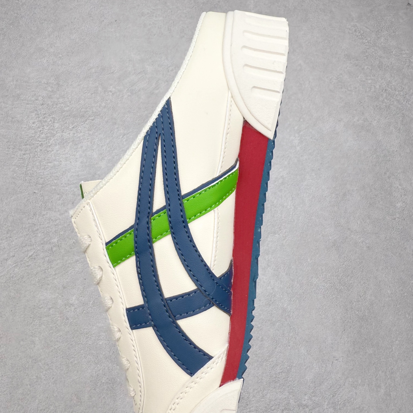 图片[7]-Onitsuka Tiger MEXICO 66 MEXICO 66 Sabot 鬼冢虎经典舒适透气低帮生活休闲鞋 男女同款 产品从款式颜色造型上体现出追求舒适和细节的完美 鞋类更是推崇手工制作的严谨与完美 融舒适性与可穿性的设计风格 注重细节的完美和别致魅力 既保持稳重 又不失轻松的时尚感 尺码：36 37 37.5 38 39 39.5 40 40.5 41.5 42 42.5 43.5 44 45-选品中心