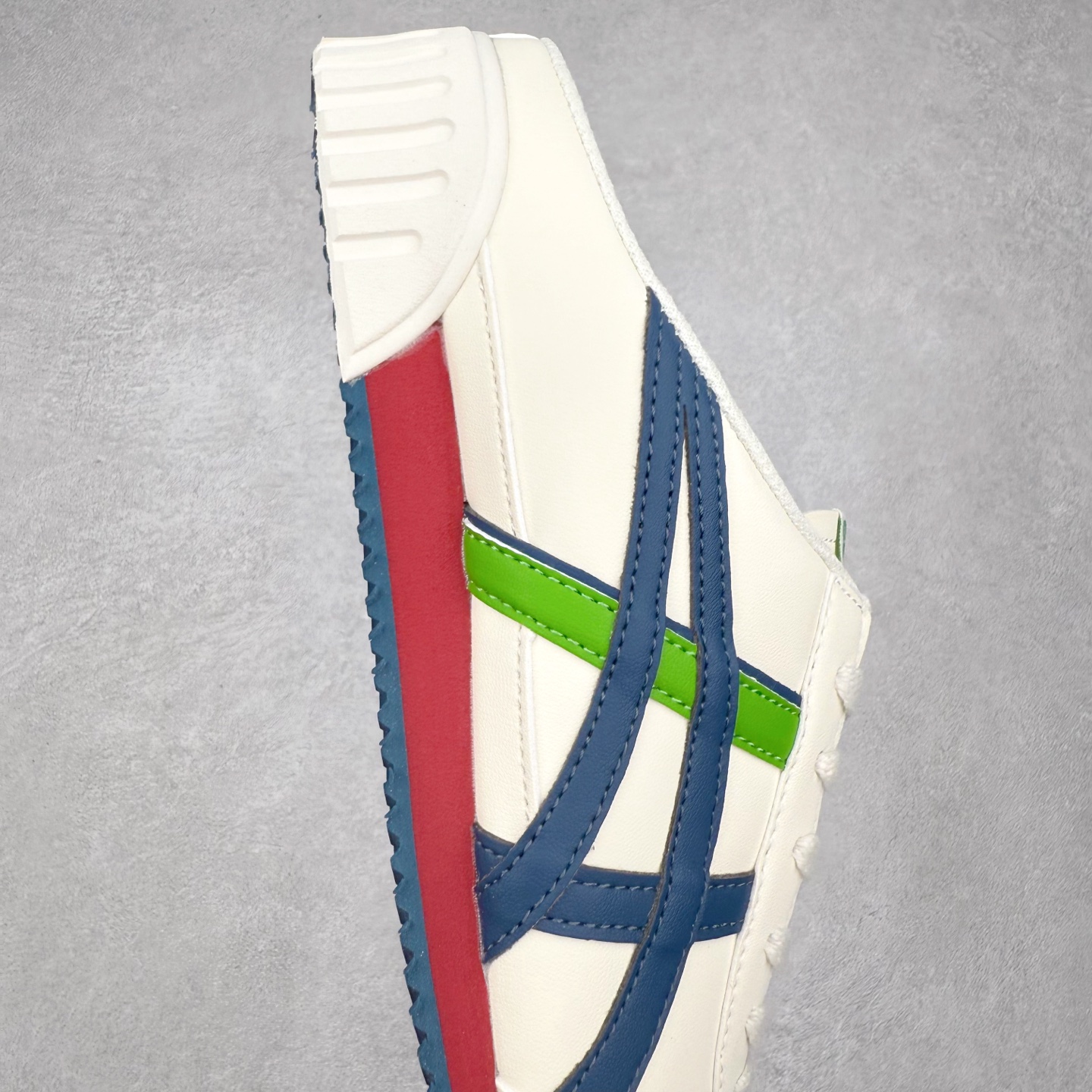 图片[6]-Onitsuka Tiger MEXICO 66 MEXICO 66 Sabot 鬼冢虎经典舒适透气低帮生活休闲鞋 男女同款 产品从款式颜色造型上体现出追求舒适和细节的完美 鞋类更是推崇手工制作的严谨与完美 融舒适性与可穿性的设计风格 注重细节的完美和别致魅力 既保持稳重 又不失轻松的时尚感 尺码：36 37 37.5 38 39 39.5 40 40.5 41.5 42 42.5 43.5 44 45-选品中心