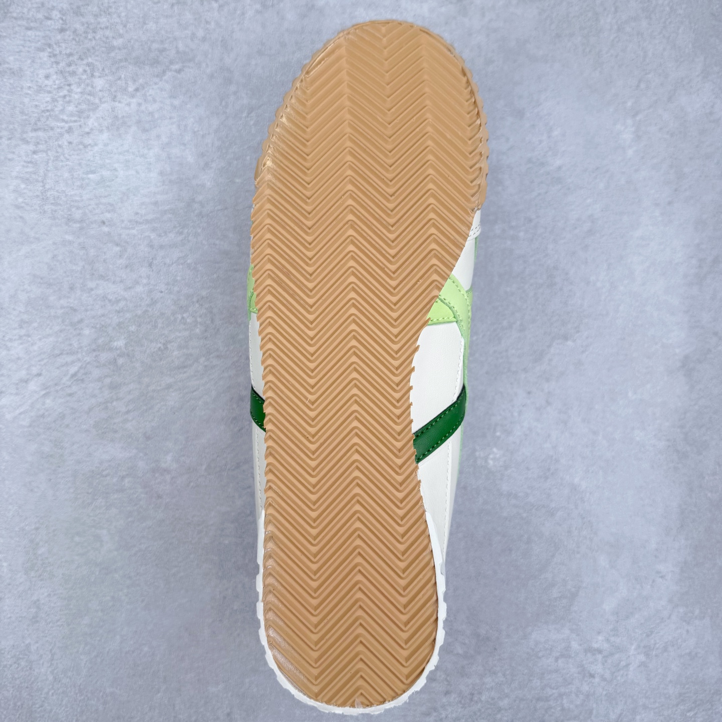 图片[9]-Onitsuka Tiger MEXICO 66 MEXICO 66 Sabot 鬼冢虎经典舒适透气低帮生活休闲鞋 男女同款 产品从款式颜色造型上体现出追求舒适和细节的完美 鞋类更是推崇手工制作的严谨与完美 融舒适性与可穿性的设计风格 注重细节的完美和别致魅力 既保持稳重 又不失轻松的时尚感 尺码：36 37 37.5 38 39 39.5 40 40.5 41.5 42 42.5 43.5 44 45-选品中心