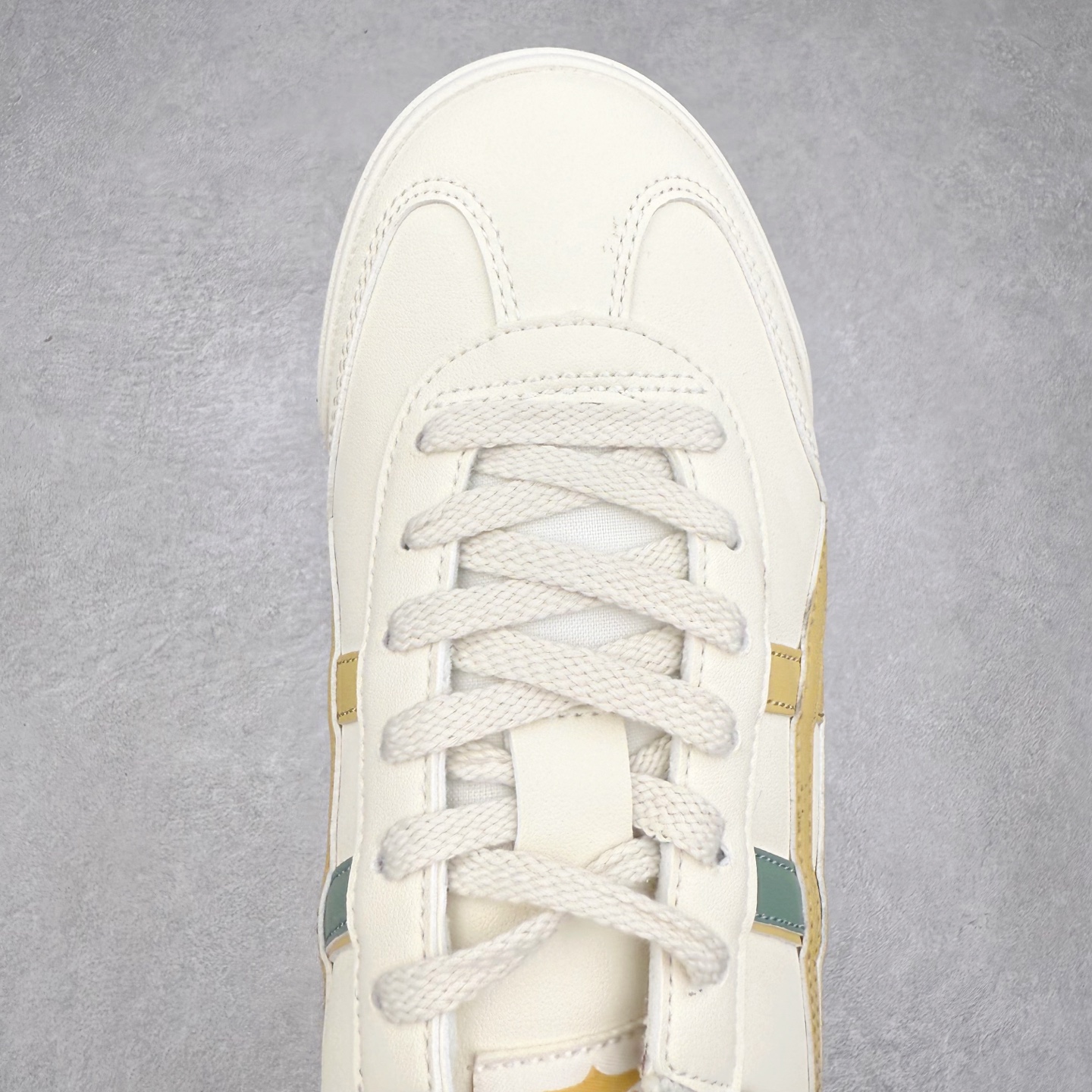 图片[4]-Onitsuka Tiger MEXICO 66 MEXICO 66 Sabot 鬼冢虎经典舒适透气低帮生活休闲鞋 男女同款 产品从款式颜色造型上体现出追求舒适和细节的完美 鞋类更是推崇手工制作的严谨与完美 融舒适性与可穿性的设计风格 注重细节的完美和别致魅力 既保持稳重 又不失轻松的时尚感 尺码：36 37 37.5 38 39 39.5 40 40.5 41.5 42 42.5 43.5 44 45-选品中心