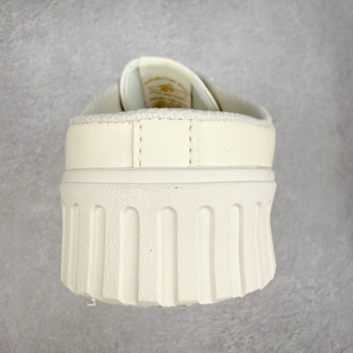 图片[8]-Onitsuka Tiger MEXICO 66 MEXICO 66 Sabot 鬼冢虎经典舒适透气低帮生活休闲鞋 男女同款 产品从款式颜色造型上体现出追求舒适和细节的完美 鞋类更是推崇手工制作的严谨与完美 融舒适性与可穿性的设计风格 注重细节的完美和别致魅力 既保持稳重 又不失轻松的时尚感 尺码：36 37 37.5 38 39 39.5 40 40.5 41.5 42 42.5 43.5 44 45-选品中心