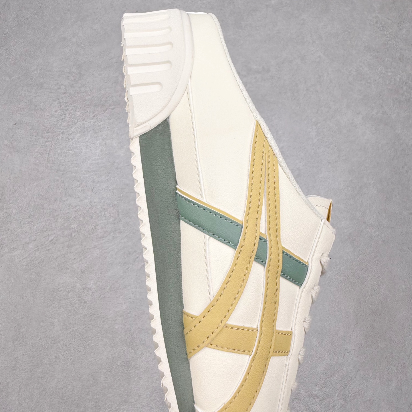 图片[6]-Onitsuka Tiger MEXICO 66 MEXICO 66 Sabot 鬼冢虎经典舒适透气低帮生活休闲鞋 男女同款 产品从款式颜色造型上体现出追求舒适和细节的完美 鞋类更是推崇手工制作的严谨与完美 融舒适性与可穿性的设计风格 注重细节的完美和别致魅力 既保持稳重 又不失轻松的时尚感 尺码：36 37 37.5 38 39 39.5 40 40.5 41.5 42 42.5 43.5 44 45-选品中心