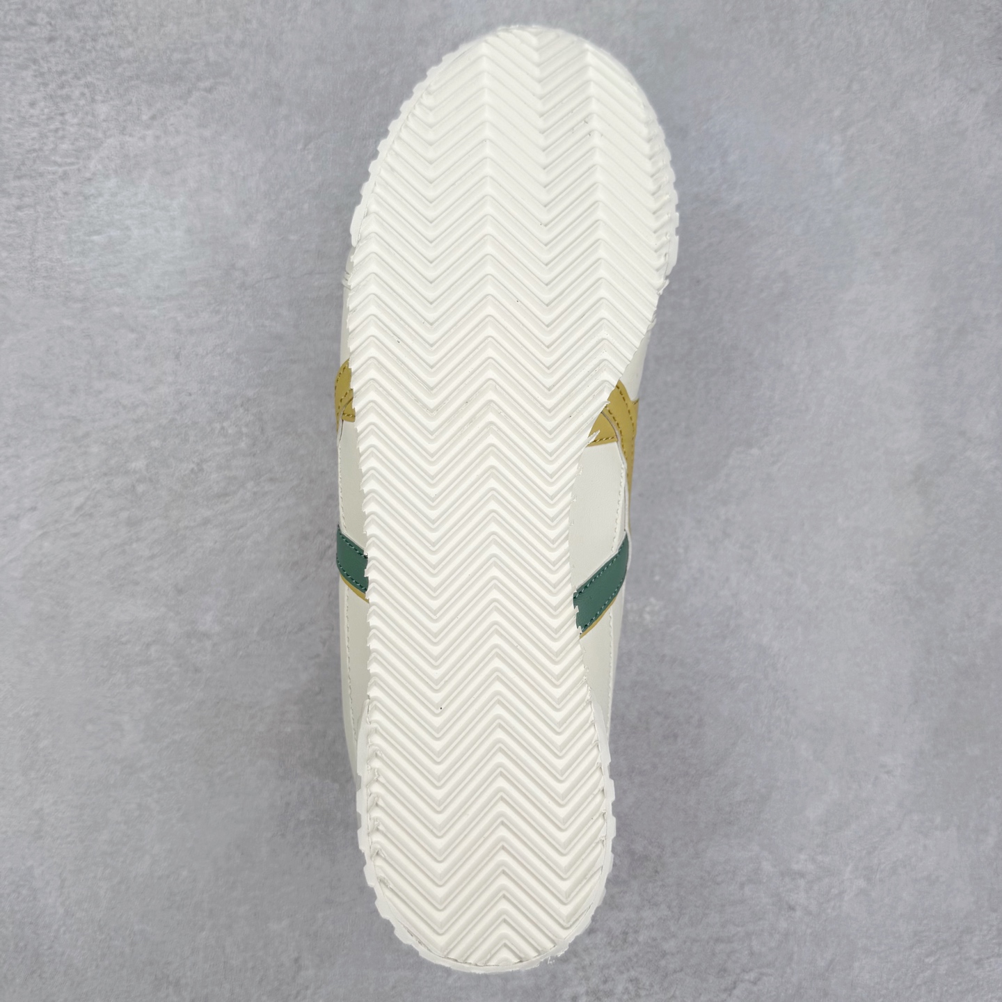 图片[9]-Onitsuka Tiger MEXICO 66 MEXICO 66 Sabot 鬼冢虎经典舒适透气低帮生活休闲鞋 男女同款 产品从款式颜色造型上体现出追求舒适和细节的完美 鞋类更是推崇手工制作的严谨与完美 融舒适性与可穿性的设计风格 注重细节的完美和别致魅力 既保持稳重 又不失轻松的时尚感 尺码：36 37 37.5 38 39 39.5 40 40.5 41.5 42 42.5 43.5 44 45-选品中心