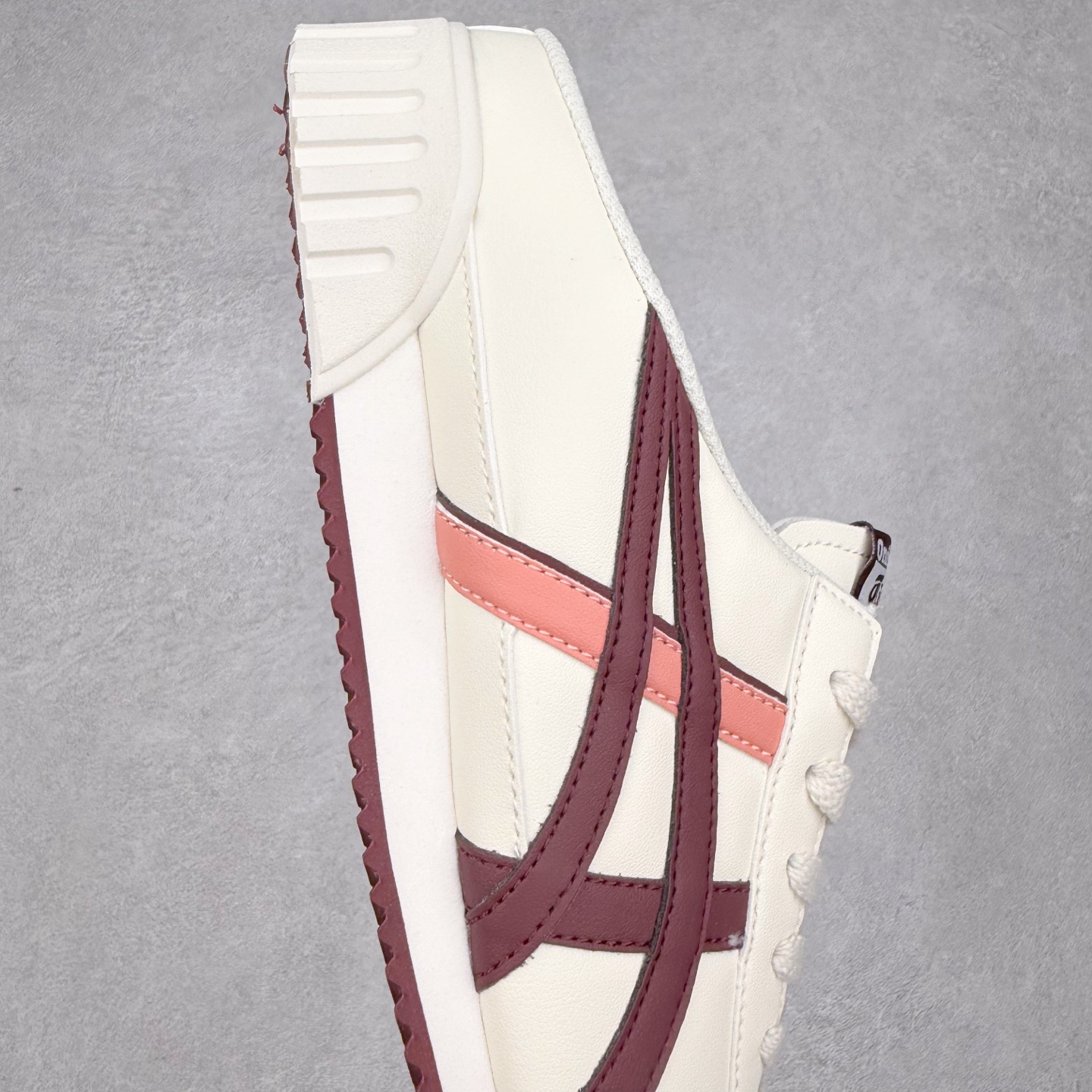 图片[6]-Onitsuka Tiger MEXICO 66 MEXICO 66 Sabot 鬼冢虎经典舒适透气低帮生活休闲鞋 男女同款 产品从款式颜色造型上体现出追求舒适和细节的完美 鞋类更是推崇手工制作的严谨与完美 融舒适性与可穿性的设计风格 注重细节的完美和别致魅力 既保持稳重 又不失轻松的时尚感 尺码：36 37 37.5 38 39 39.5 40 40.5 41.5 42 42.5 43.5 44 45-选品中心