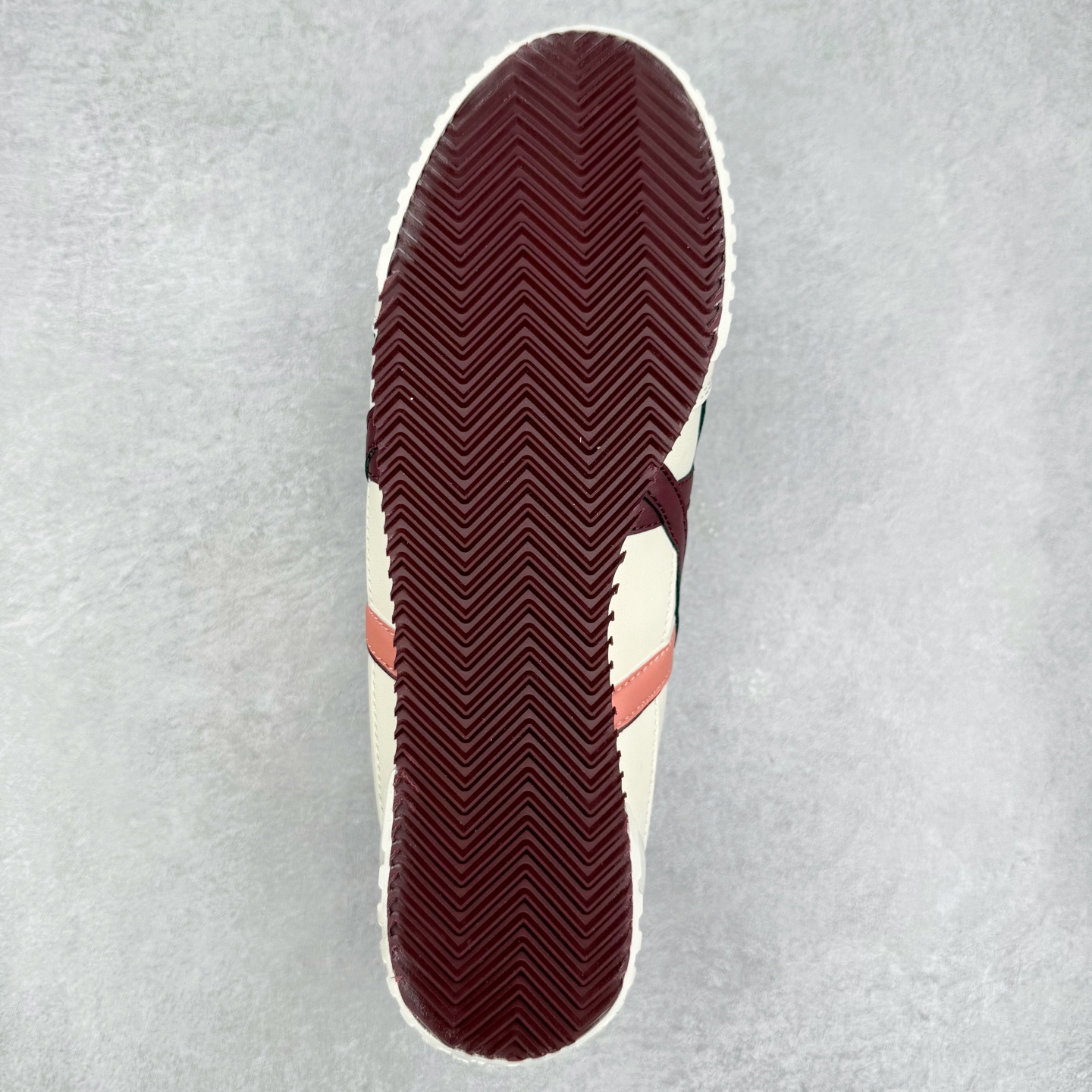 图片[9]-Onitsuka Tiger MEXICO 66 MEXICO 66 Sabot 鬼冢虎经典舒适透气低帮生活休闲鞋 男女同款 产品从款式颜色造型上体现出追求舒适和细节的完美 鞋类更是推崇手工制作的严谨与完美 融舒适性与可穿性的设计风格 注重细节的完美和别致魅力 既保持稳重 又不失轻松的时尚感 尺码：36 37 37.5 38 39 39.5 40 40.5 41.5 42 42.5 43.5 44 45-选品中心