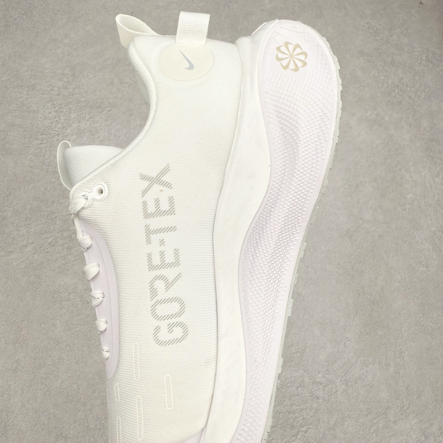 图片[7]-NK React Infinity Run Flyknit 4 GORE-TEX 低帮休闲跑步鞋防水公路助力畅跑 鞋身融入 GORE-TEX 防水层 搭配柔软鞋口在下雨时帮助双足保持干爽舒适 结合 NK ReactX 泡绵提供高出 React 泡绵 13% 的能量回馈 尺码：36 36.5 37.5 38 38.5 39 40 40.5 41.5 42 42.5 43 44 44.5 45-选品中心