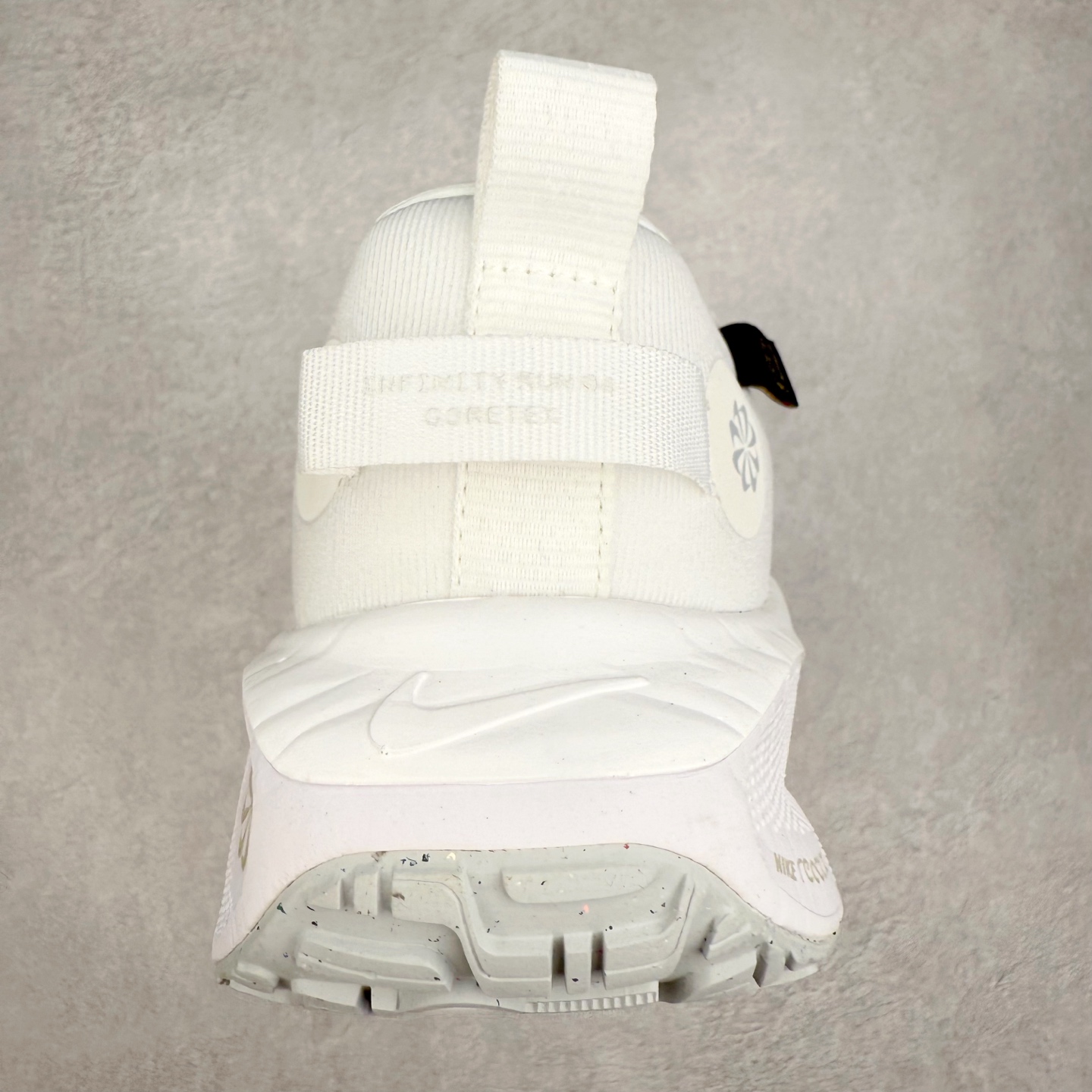 图片[8]-NK React Infinity Run Flyknit 4 GORE-TEX 低帮休闲跑步鞋防水公路助力畅跑 鞋身融入 GORE-TEX 防水层 搭配柔软鞋口在下雨时帮助双足保持干爽舒适 结合 NK ReactX 泡绵提供高出 React 泡绵 13% 的能量回馈 尺码：36 36.5 37.5 38 38.5 39 40 40.5 41.5 42 42.5 43 44 44.5 45-选品中心