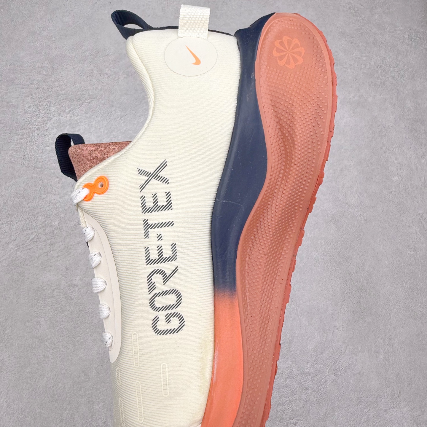 图片[7]-NK React Infinity Run Flyknit 4 GORE-TEX 低帮休闲跑步鞋防水公路助力畅跑 鞋身融入 GORE-TEX 防水层 搭配柔软鞋口在下雨时帮助双足保持干爽舒适 结合 NK ReactX 泡绵提供高出 React 泡绵 13% 的能量回馈 尺码：36 36.5 37.5 38 38.5 39 40 40.5 41.5 42 42.5 43 44 44.5 45-选品中心