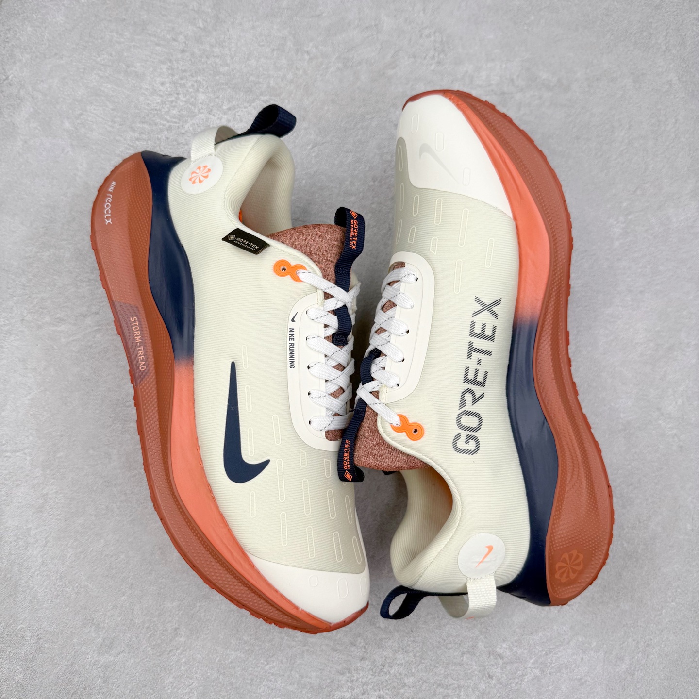 图片[3]-NK React Infinity Run Flyknit 4 GORE-TEX 低帮休闲跑步鞋防水公路助力畅跑 鞋身融入 GORE-TEX 防水层 搭配柔软鞋口在下雨时帮助双足保持干爽舒适 结合 NK ReactX 泡绵提供高出 React 泡绵 13% 的能量回馈 尺码：36 36.5 37.5 38 38.5 39 40 40.5 41.5 42 42.5 43 44 44.5 45-选品中心