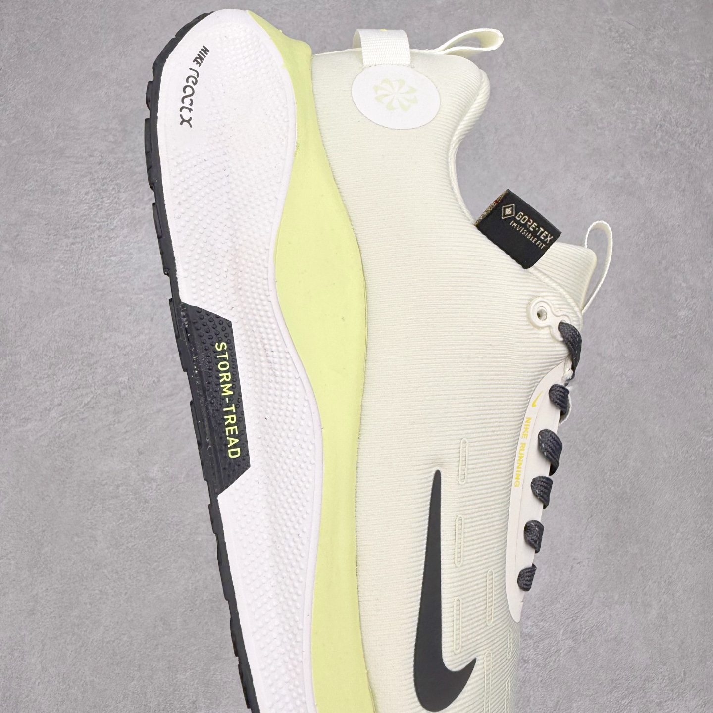 图片[6]-NK React Infinity Run Flyknit 4 GORE-TEX 低帮休闲跑步鞋防水公路助力畅跑 鞋身融入 GORE-TEX 防水层 搭配柔软鞋口在下雨时帮助双足保持干爽舒适 结合 NK ReactX 泡绵提供高出 React 泡绵 13% 的能量回馈 尺码：36 36.5 37.5 38 38.5 39 40 40.5 41.5 42 42.5 43 44 44.5 45-选品中心