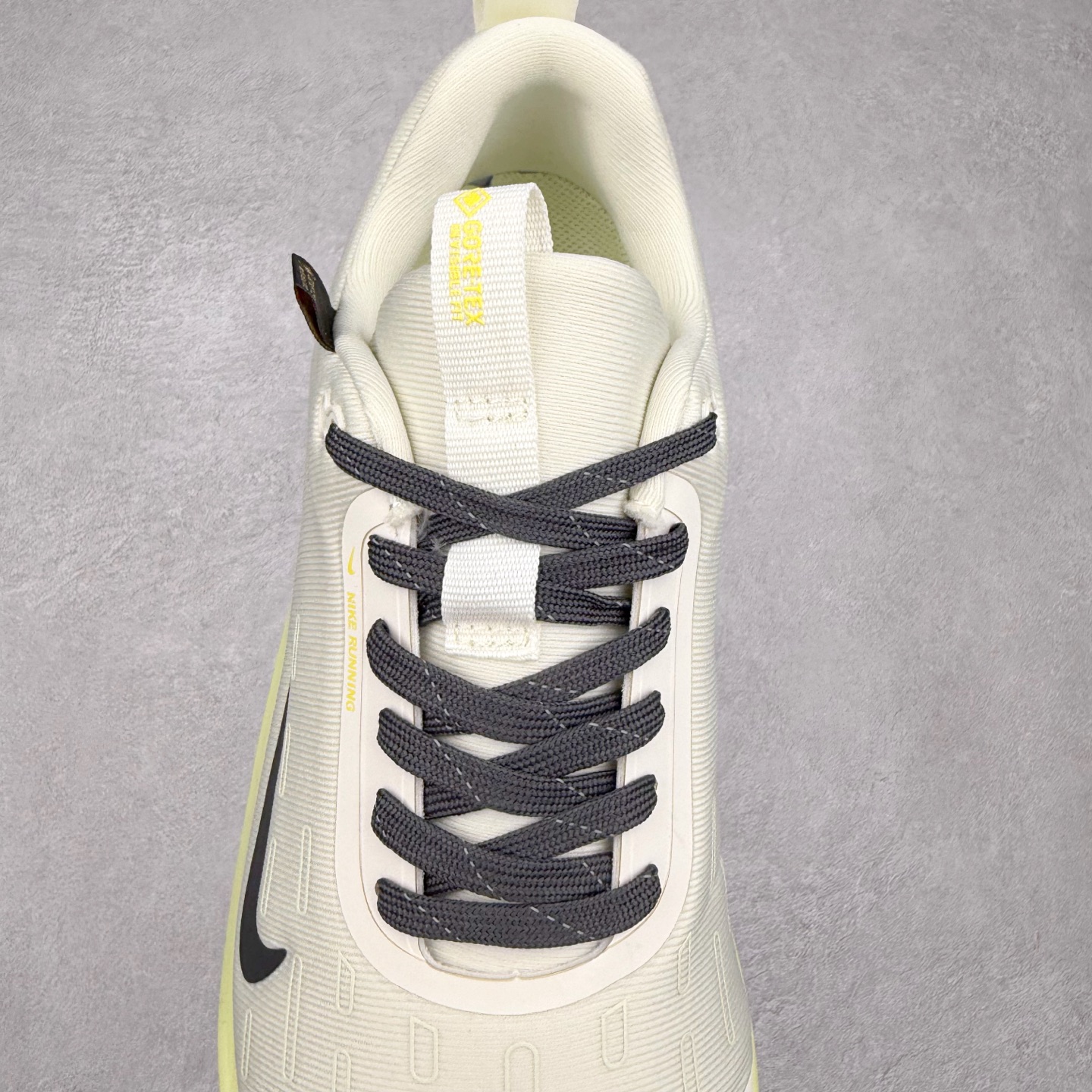 图片[5]-NK React Infinity Run Flyknit 4 GORE-TEX 低帮休闲跑步鞋防水公路助力畅跑 鞋身融入 GORE-TEX 防水层 搭配柔软鞋口在下雨时帮助双足保持干爽舒适 结合 NK ReactX 泡绵提供高出 React 泡绵 13% 的能量回馈 尺码：36 36.5 37.5 38 38.5 39 40 40.5 41.5 42 42.5 43 44 44.5 45-选品中心