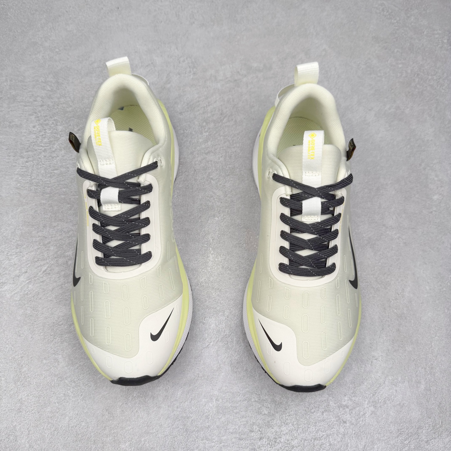 图片[2]-NK React Infinity Run Flyknit 4 GORE-TEX 低帮休闲跑步鞋防水公路助力畅跑 鞋身融入 GORE-TEX 防水层 搭配柔软鞋口在下雨时帮助双足保持干爽舒适 结合 NK ReactX 泡绵提供高出 React 泡绵 13% 的能量回馈 尺码：36 36.5 37.5 38 38.5 39 40 40.5 41.5 42 42.5 43 44 44.5 45-选品中心