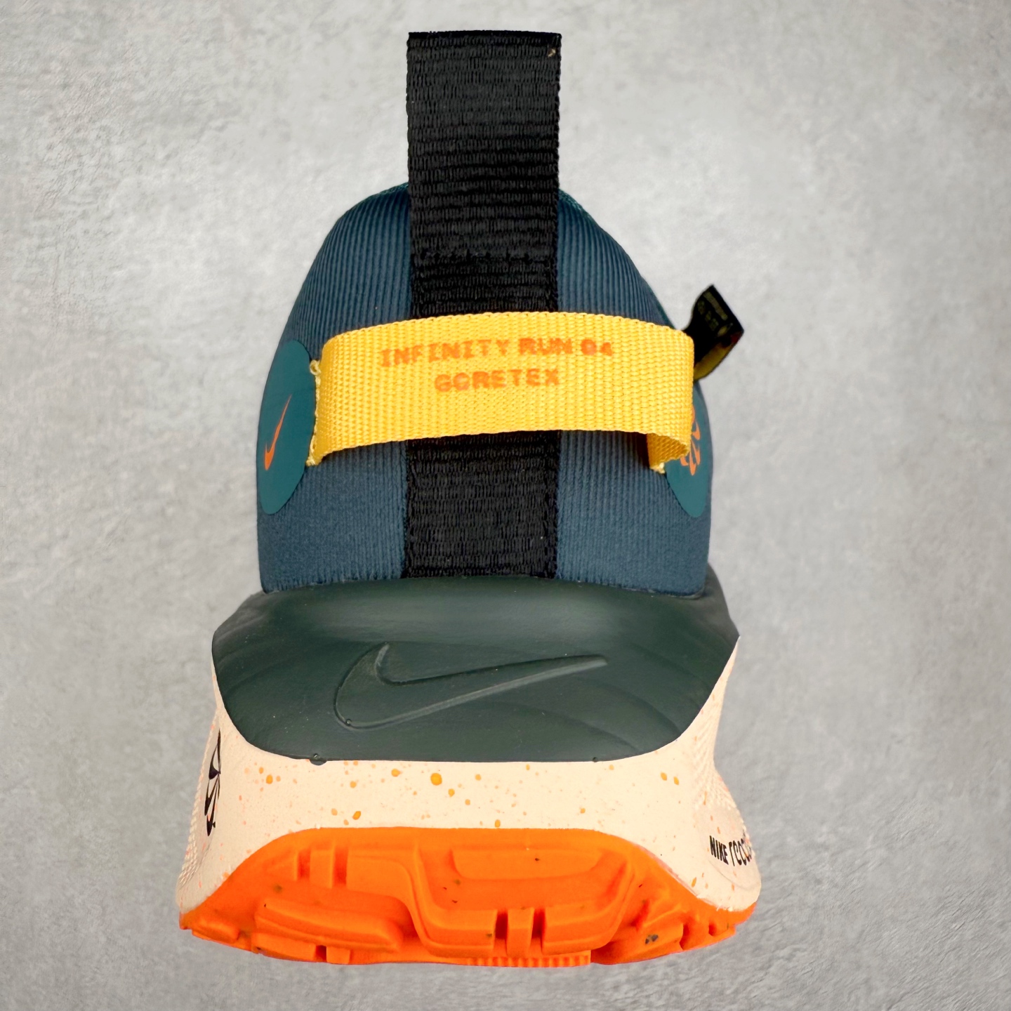 图片[8]-NK React Infinity Run Flyknit 4 GORE-TEX 低帮休闲跑步鞋防水公路助力畅跑 鞋身融入 GORE-TEX 防水层 搭配柔软鞋口在下雨时帮助双足保持干爽舒适 结合 NK ReactX 泡绵提供高出 React 泡绵 13% 的能量回馈 尺码：36 36.5 37.5 38 38.5 39 40 40.5 41.5 42 42.5 43 44 44.5 45-选品中心