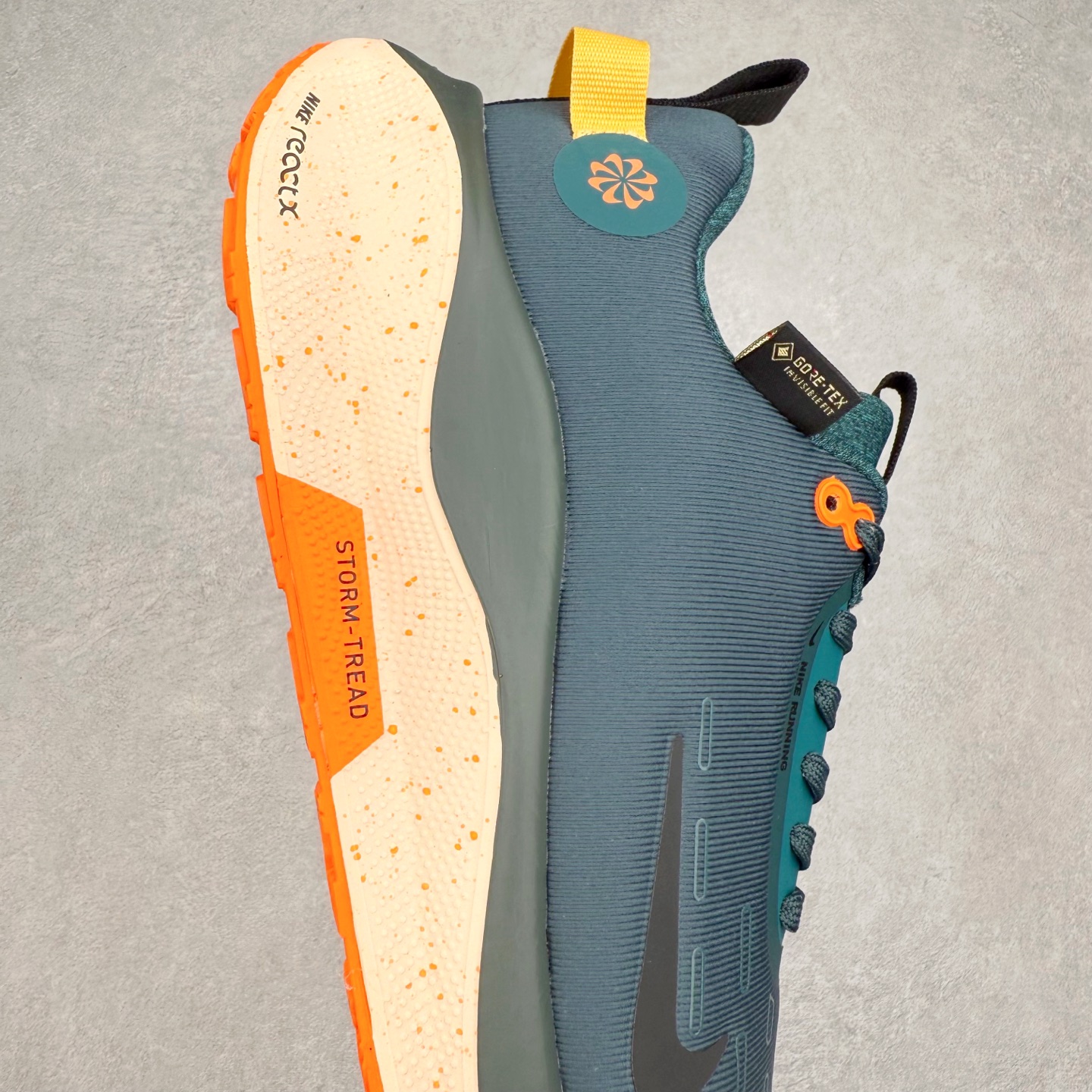 图片[6]-NK React Infinity Run Flyknit 4 GORE-TEX 低帮休闲跑步鞋防水公路助力畅跑 鞋身融入 GORE-TEX 防水层 搭配柔软鞋口在下雨时帮助双足保持干爽舒适 结合 NK ReactX 泡绵提供高出 React 泡绵 13% 的能量回馈 尺码：36 36.5 37.5 38 38.5 39 40 40.5 41.5 42 42.5 43 44 44.5 45-选品中心