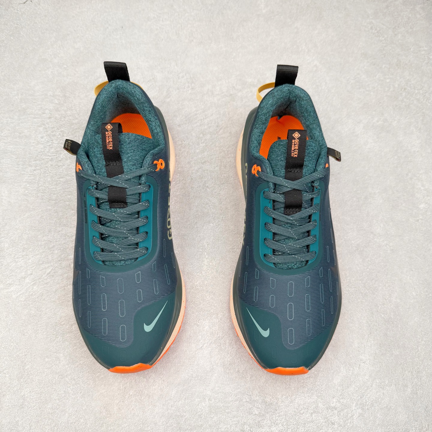 图片[2]-NK React Infinity Run Flyknit 4 GORE-TEX 低帮休闲跑步鞋防水公路助力畅跑 鞋身融入 GORE-TEX 防水层 搭配柔软鞋口在下雨时帮助双足保持干爽舒适 结合 NK ReactX 泡绵提供高出 React 泡绵 13% 的能量回馈 尺码：36 36.5 37.5 38 38.5 39 40 40.5 41.5 42 42.5 43 44 44.5 45-选品中心
