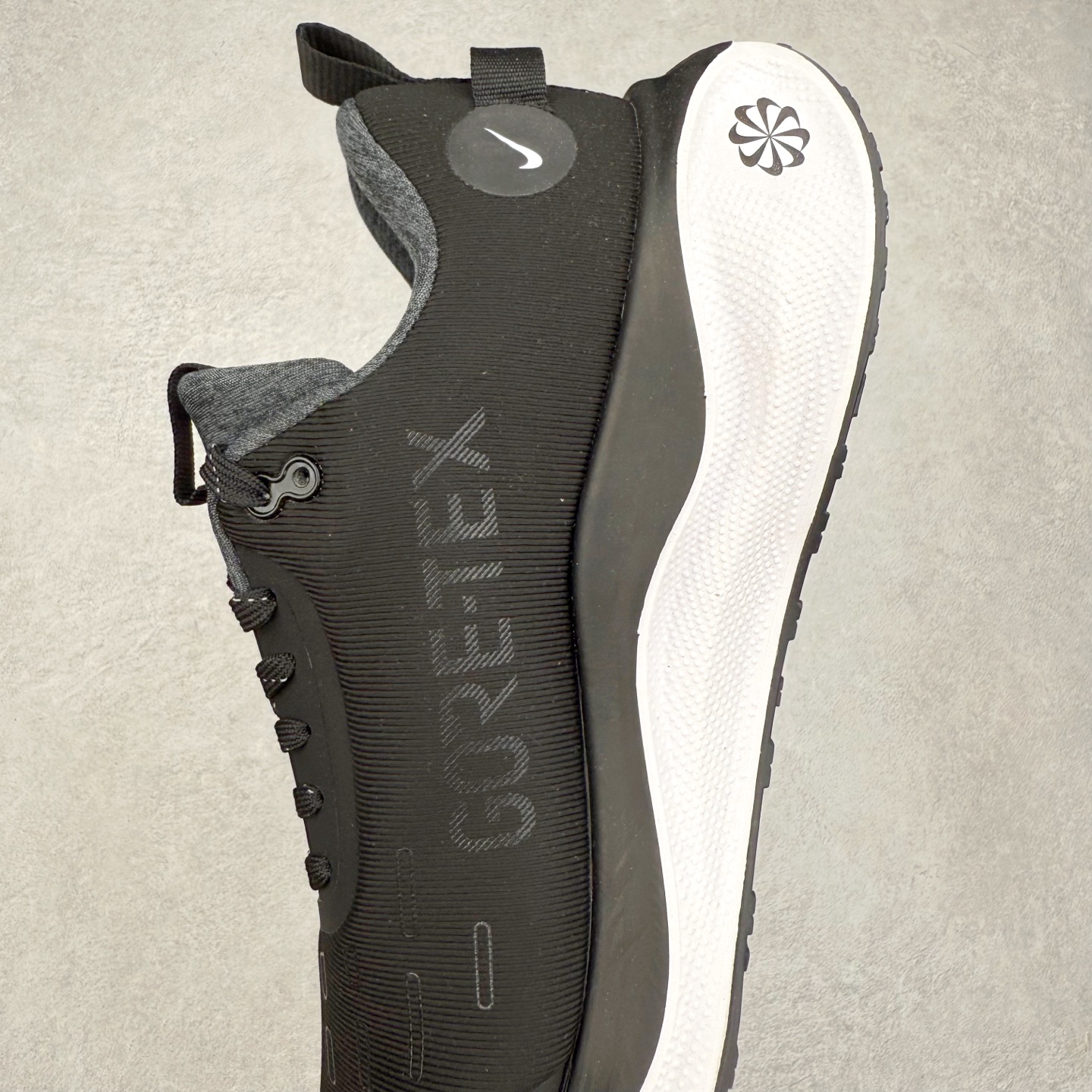 图片[7]-NK React Infinity Run Flyknit 4 GORE-TEX 低帮休闲跑步鞋防水公路助力畅跑 鞋身融入 GORE-TEX 防水层 搭配柔软鞋口在下雨时帮助双足保持干爽舒适 结合 NK ReactX 泡绵提供高出 React 泡绵 13% 的能量回馈 尺码：36 36.5 37.5 38 38.5 39 40 40.5 41.5 42 42.5 43 44 44.5 45-选品中心