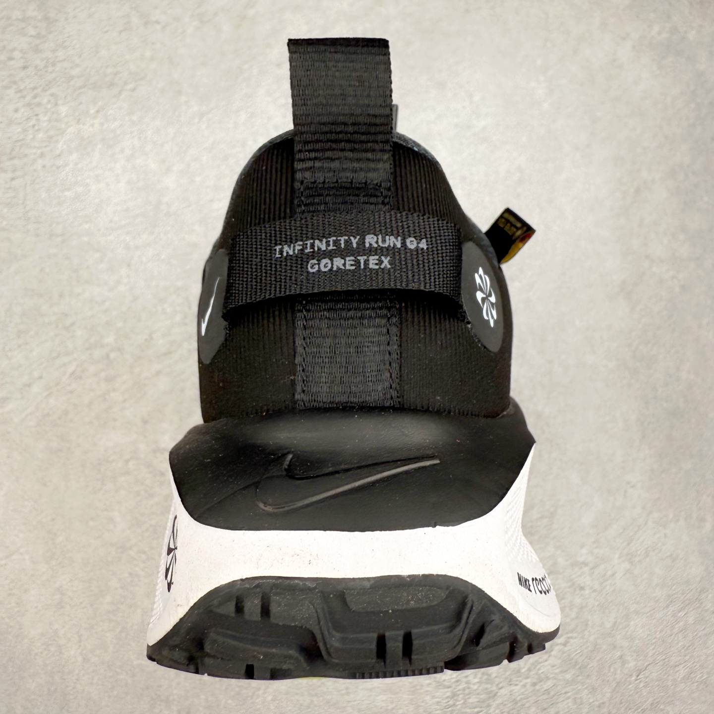 图片[8]-NK React Infinity Run Flyknit 4 GORE-TEX 低帮休闲跑步鞋防水公路助力畅跑 鞋身融入 GORE-TEX 防水层 搭配柔软鞋口在下雨时帮助双足保持干爽舒适 结合 NK ReactX 泡绵提供高出 React 泡绵 13% 的能量回馈 尺码：36 36.5 37.5 38 38.5 39 40 40.5 41.5 42 42.5 43 44 44.5 45-选品中心