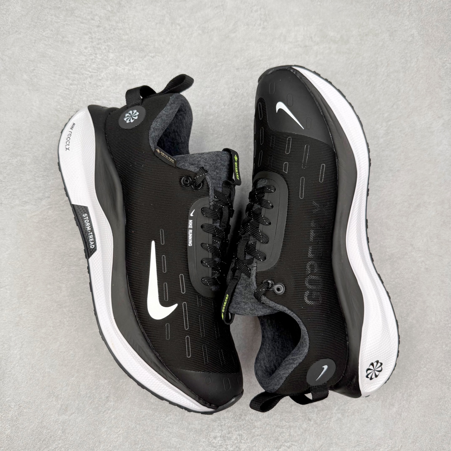 图片[3]-NK React Infinity Run Flyknit 4 GORE-TEX 低帮休闲跑步鞋防水公路助力畅跑 鞋身融入 GORE-TEX 防水层 搭配柔软鞋口在下雨时帮助双足保持干爽舒适 结合 NK ReactX 泡绵提供高出 React 泡绵 13% 的能量回馈 尺码：36 36.5 37.5 38 38.5 39 40 40.5 41.5 42 42.5 43 44 44.5 45-选品中心