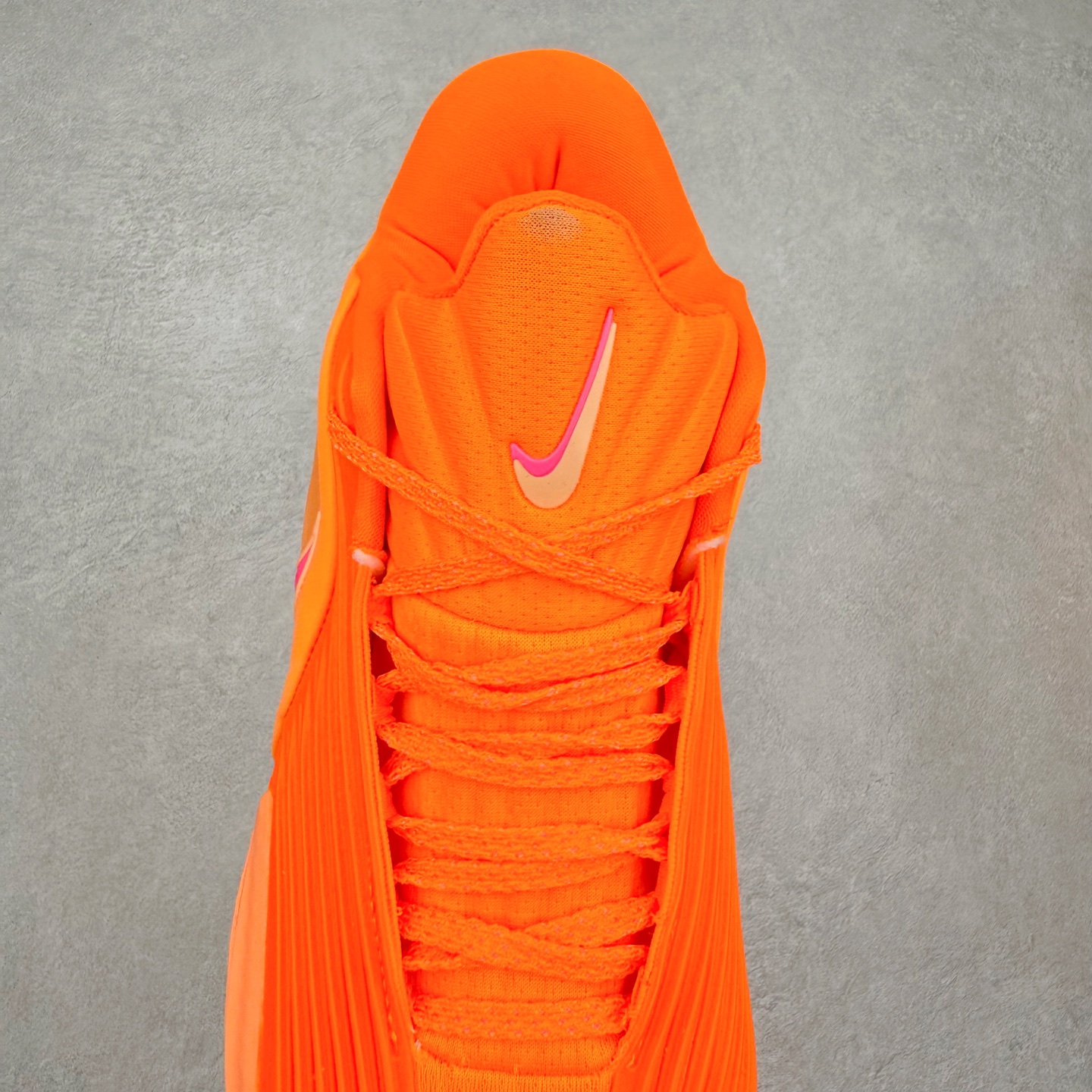 图片[5]-NK G.T. Cut 3.0 EP GT3代实战篮球鞋 该鞋款采用出众回弹设计 为切入、转向和移步篮筐提供出色的能量回馈 回弹性能带来弹力充沛的迈步体验 助你爆发疾速 全掌型 ZoomX 泡绵 缔造弹力出众的轻盈迈步体验 助你在比赛升温时能够急速快攻 驰骋全场 鞋面绳线与鞋带相结合 有助稳固前足 后跟搭配加垫鞋口 为脚踝营造舒适稳固感受 全掌型 ZoomX 泡绵 能够带来出众的能量回馈 前足外侧采用精巧塑料覆面 在瞬间爆发时提供稳固脚感 尺码：39 40 40.5 41 42 42.5 43 44 44.5 45 46-选品中心