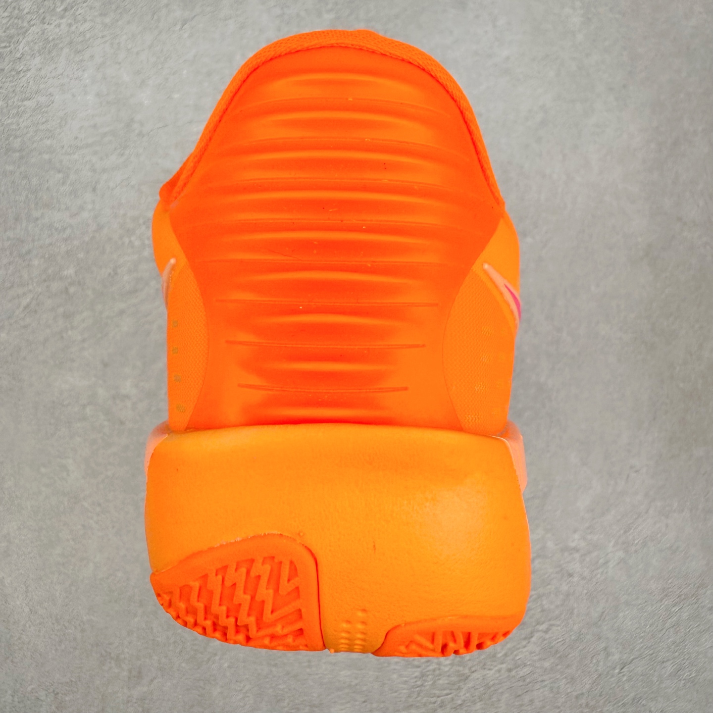 图片[8]-NK G.T. Cut 3.0 EP GT3代实战篮球鞋 该鞋款采用出众回弹设计 为切入、转向和移步篮筐提供出色的能量回馈 回弹性能带来弹力充沛的迈步体验 助你爆发疾速 全掌型 ZoomX 泡绵 缔造弹力出众的轻盈迈步体验 助你在比赛升温时能够急速快攻 驰骋全场 鞋面绳线与鞋带相结合 有助稳固前足 后跟搭配加垫鞋口 为脚踝营造舒适稳固感受 全掌型 ZoomX 泡绵 能够带来出众的能量回馈 前足外侧采用精巧塑料覆面 在瞬间爆发时提供稳固脚感 尺码：39 40 40.5 41 42 42.5 43 44 44.5 45 46-选品中心