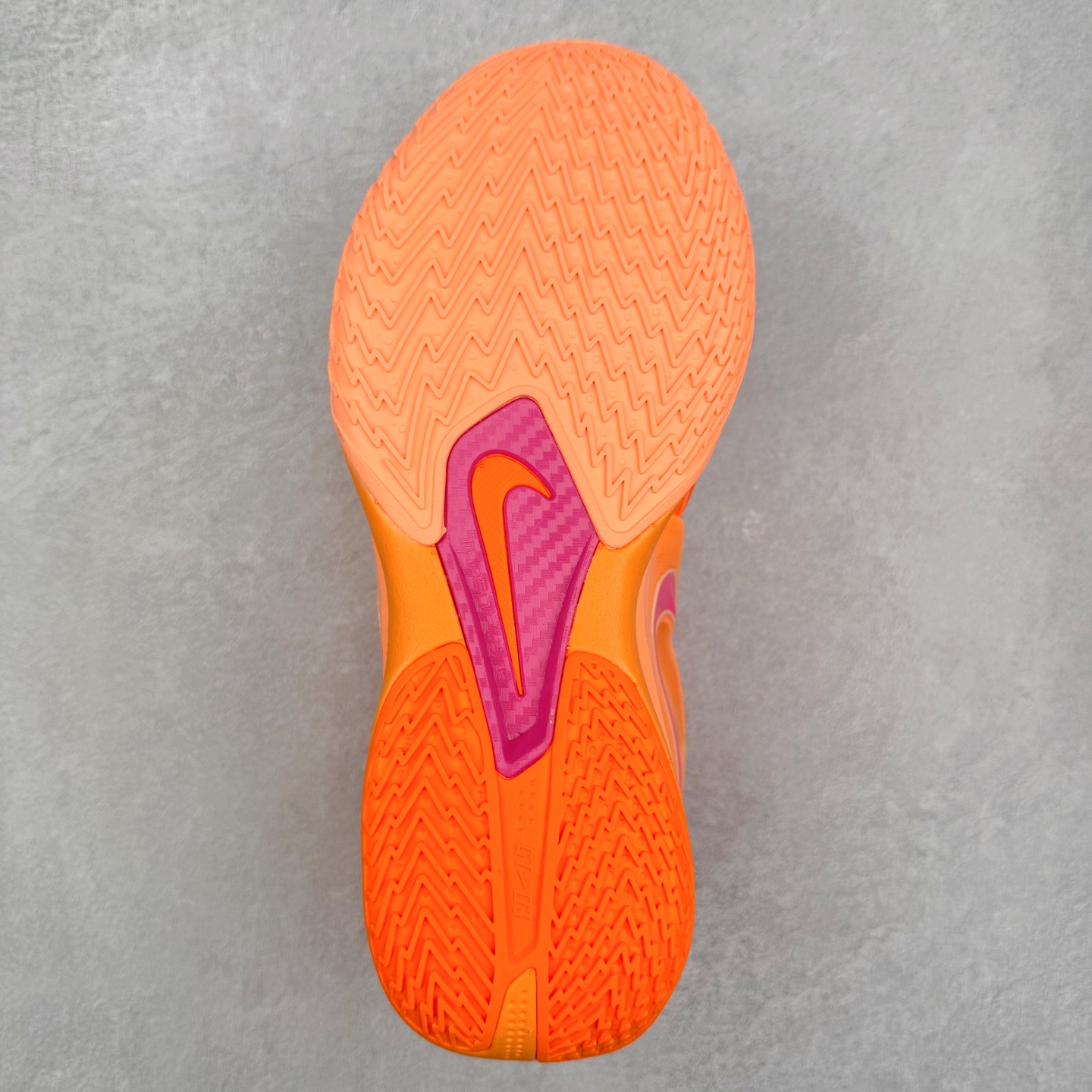 图片[9]-NK G.T. Cut 3.0 EP GT3代实战篮球鞋 该鞋款采用出众回弹设计 为切入、转向和移步篮筐提供出色的能量回馈 回弹性能带来弹力充沛的迈步体验 助你爆发疾速 全掌型 ZoomX 泡绵 缔造弹力出众的轻盈迈步体验 助你在比赛升温时能够急速快攻 驰骋全场 鞋面绳线与鞋带相结合 有助稳固前足 后跟搭配加垫鞋口 为脚踝营造舒适稳固感受 全掌型 ZoomX 泡绵 能够带来出众的能量回馈 前足外侧采用精巧塑料覆面 在瞬间爆发时提供稳固脚感 尺码：39 40 40.5 41 42 42.5 43 44 44.5 45 46-选品中心