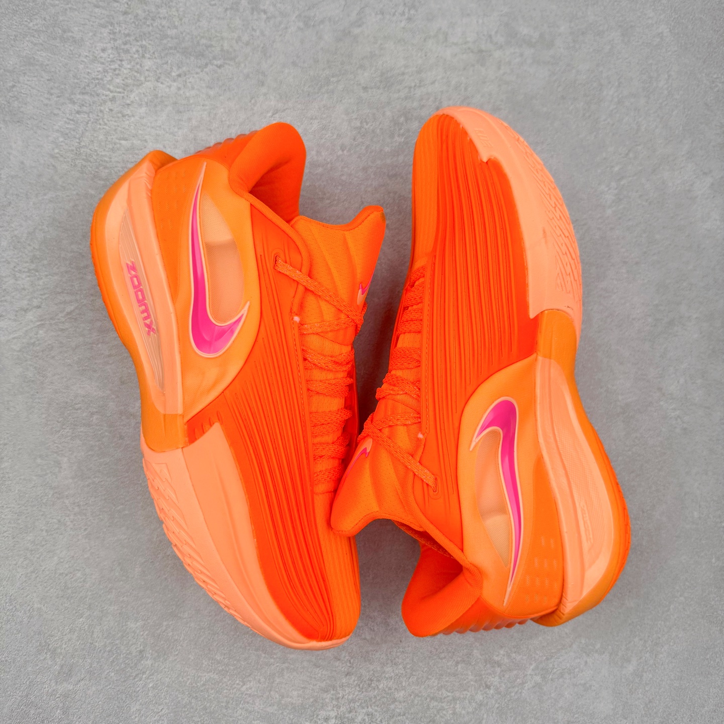 图片[3]-NK G.T. Cut 3.0 EP GT3代实战篮球鞋 该鞋款采用出众回弹设计 为切入、转向和移步篮筐提供出色的能量回馈 回弹性能带来弹力充沛的迈步体验 助你爆发疾速 全掌型 ZoomX 泡绵 缔造弹力出众的轻盈迈步体验 助你在比赛升温时能够急速快攻 驰骋全场 鞋面绳线与鞋带相结合 有助稳固前足 后跟搭配加垫鞋口 为脚踝营造舒适稳固感受 全掌型 ZoomX 泡绵 能够带来出众的能量回馈 前足外侧采用精巧塑料覆面 在瞬间爆发时提供稳固脚感 尺码：39 40 40.5 41 42 42.5 43 44 44.5 45 46-选品中心