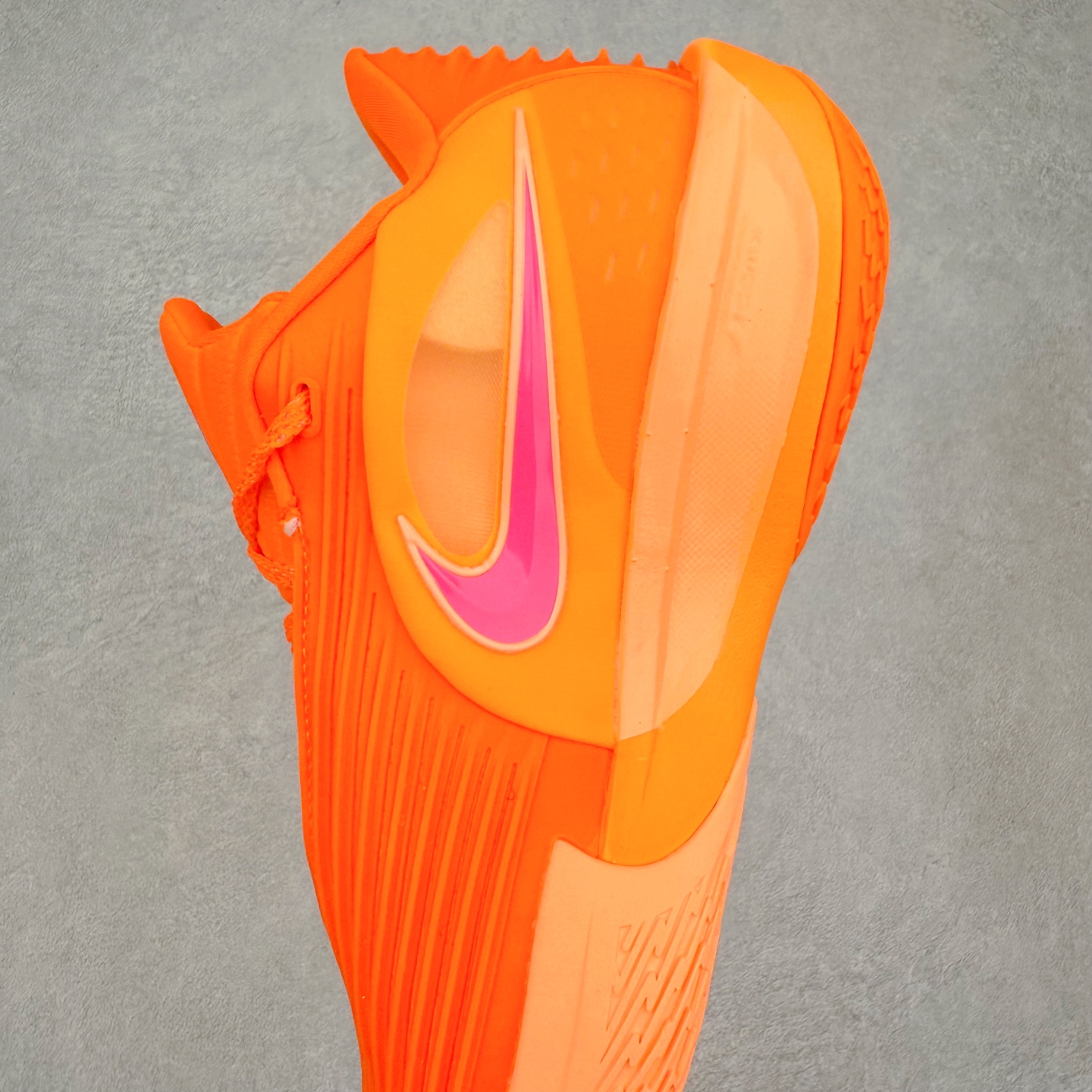 图片[7]-NK G.T. Cut 3.0 EP GT3代实战篮球鞋 该鞋款采用出众回弹设计 为切入、转向和移步篮筐提供出色的能量回馈 回弹性能带来弹力充沛的迈步体验 助你爆发疾速 全掌型 ZoomX 泡绵 缔造弹力出众的轻盈迈步体验 助你在比赛升温时能够急速快攻 驰骋全场 鞋面绳线与鞋带相结合 有助稳固前足 后跟搭配加垫鞋口 为脚踝营造舒适稳固感受 全掌型 ZoomX 泡绵 能够带来出众的能量回馈 前足外侧采用精巧塑料覆面 在瞬间爆发时提供稳固脚感 尺码：39 40 40.5 41 42 42.5 43 44 44.5 45 46-选品中心