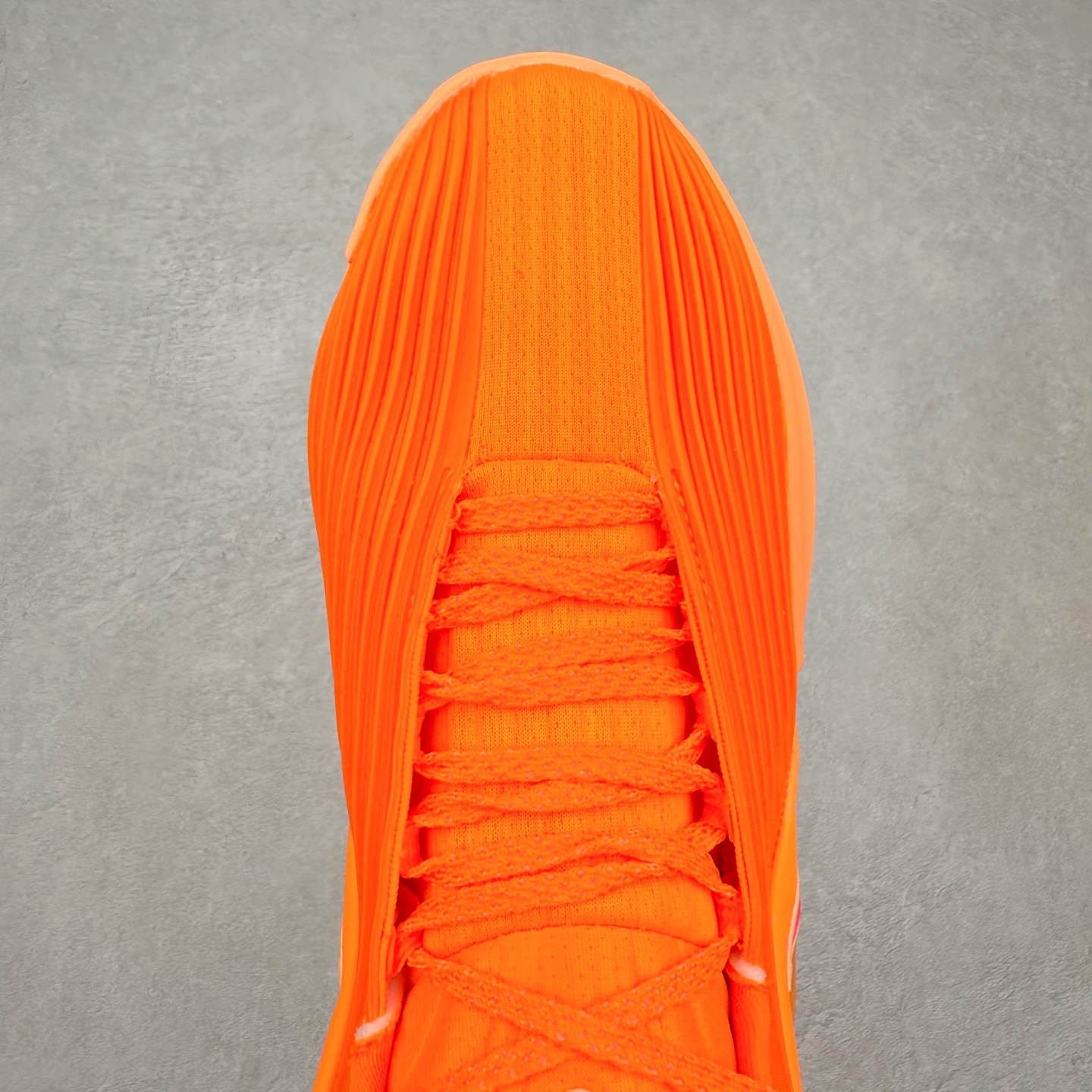 图片[4]-NK G.T. Cut 3.0 EP GT3代实战篮球鞋 该鞋款采用出众回弹设计 为切入、转向和移步篮筐提供出色的能量回馈 回弹性能带来弹力充沛的迈步体验 助你爆发疾速 全掌型 ZoomX 泡绵 缔造弹力出众的轻盈迈步体验 助你在比赛升温时能够急速快攻 驰骋全场 鞋面绳线与鞋带相结合 有助稳固前足 后跟搭配加垫鞋口 为脚踝营造舒适稳固感受 全掌型 ZoomX 泡绵 能够带来出众的能量回馈 前足外侧采用精巧塑料覆面 在瞬间爆发时提供稳固脚感 尺码：39 40 40.5 41 42 42.5 43 44 44.5 45 46-选品中心