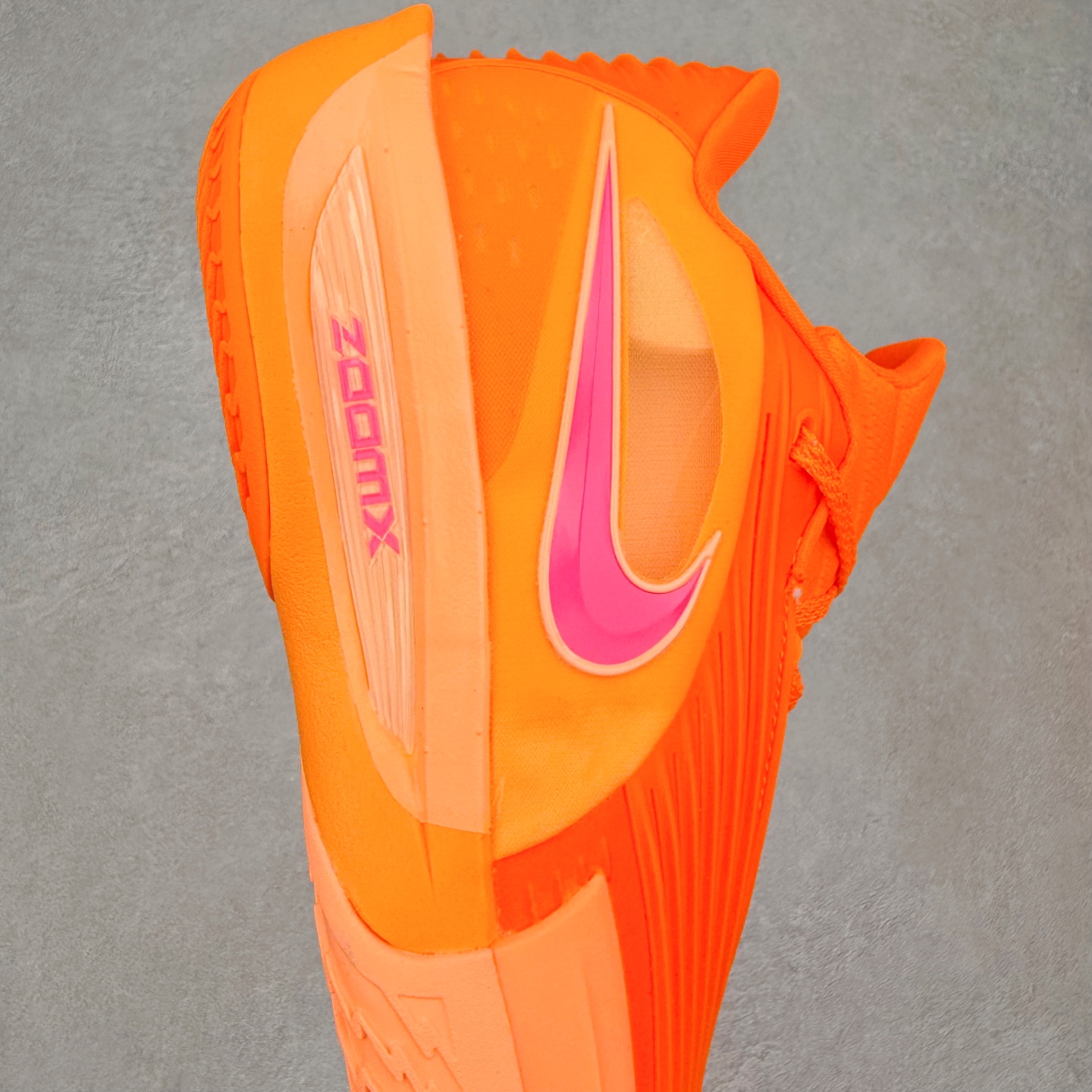 图片[6]-NK G.T. Cut 3.0 EP GT3代实战篮球鞋 该鞋款采用出众回弹设计 为切入、转向和移步篮筐提供出色的能量回馈 回弹性能带来弹力充沛的迈步体验 助你爆发疾速 全掌型 ZoomX 泡绵 缔造弹力出众的轻盈迈步体验 助你在比赛升温时能够急速快攻 驰骋全场 鞋面绳线与鞋带相结合 有助稳固前足 后跟搭配加垫鞋口 为脚踝营造舒适稳固感受 全掌型 ZoomX 泡绵 能够带来出众的能量回馈 前足外侧采用精巧塑料覆面 在瞬间爆发时提供稳固脚感 尺码：39 40 40.5 41 42 42.5 43 44 44.5 45 46-选品中心