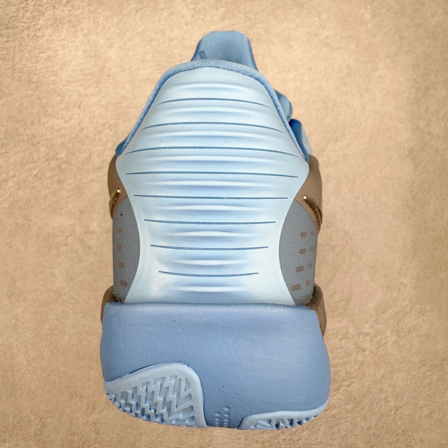 图片[8]-NK G.T. Cut 3.0 EP GT3代实战篮球鞋 该鞋款采用出众回弹设计 为切入、转向和移步篮筐提供出色的能量回馈 回弹性能带来弹力充沛的迈步体验 助你爆发疾速 全掌型 ZoomX 泡绵 缔造弹力出众的轻盈迈步体验 助你在比赛升温时能够急速快攻 驰骋全场 鞋面绳线与鞋带相结合 有助稳固前足 后跟搭配加垫鞋口 为脚踝营造舒适稳固感受 全掌型 ZoomX 泡绵 能够带来出众的能量回馈 前足外侧采用精巧塑料覆面 在瞬间爆发时提供稳固脚感 尺码：39 40 40.5 41 42 42.5 43 44 44.5 45 46-选品中心