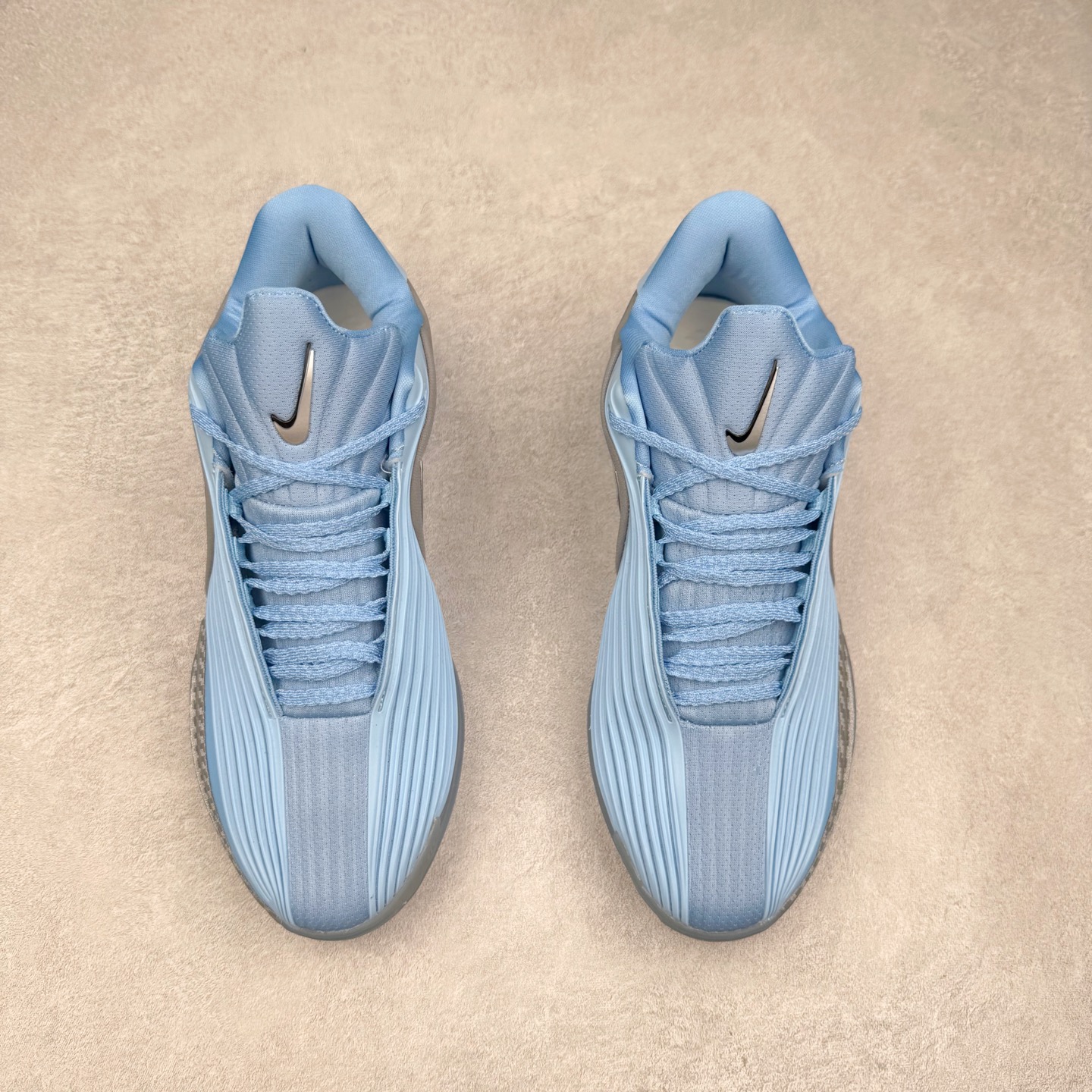 图片[2]-NK G.T. Cut 3.0 EP GT3代实战篮球鞋 该鞋款采用出众回弹设计 为切入、转向和移步篮筐提供出色的能量回馈 回弹性能带来弹力充沛的迈步体验 助你爆发疾速 全掌型 ZoomX 泡绵 缔造弹力出众的轻盈迈步体验 助你在比赛升温时能够急速快攻 驰骋全场 鞋面绳线与鞋带相结合 有助稳固前足 后跟搭配加垫鞋口 为脚踝营造舒适稳固感受 全掌型 ZoomX 泡绵 能够带来出众的能量回馈 前足外侧采用精巧塑料覆面 在瞬间爆发时提供稳固脚感 尺码：39 40 40.5 41 42 42.5 43 44 44.5 45 46-选品中心