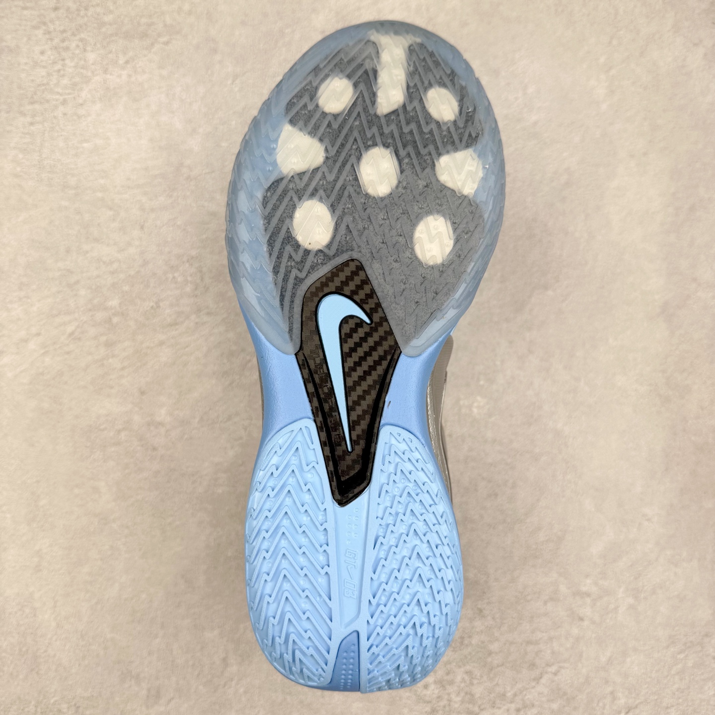 图片[9]-NK G.T. Cut 3.0 EP GT3代实战篮球鞋 该鞋款采用出众回弹设计 为切入、转向和移步篮筐提供出色的能量回馈 回弹性能带来弹力充沛的迈步体验 助你爆发疾速 全掌型 ZoomX 泡绵 缔造弹力出众的轻盈迈步体验 助你在比赛升温时能够急速快攻 驰骋全场 鞋面绳线与鞋带相结合 有助稳固前足 后跟搭配加垫鞋口 为脚踝营造舒适稳固感受 全掌型 ZoomX 泡绵 能够带来出众的能量回馈 前足外侧采用精巧塑料覆面 在瞬间爆发时提供稳固脚感 尺码：39 40 40.5 41 42 42.5 43 44 44.5 45 46-选品中心