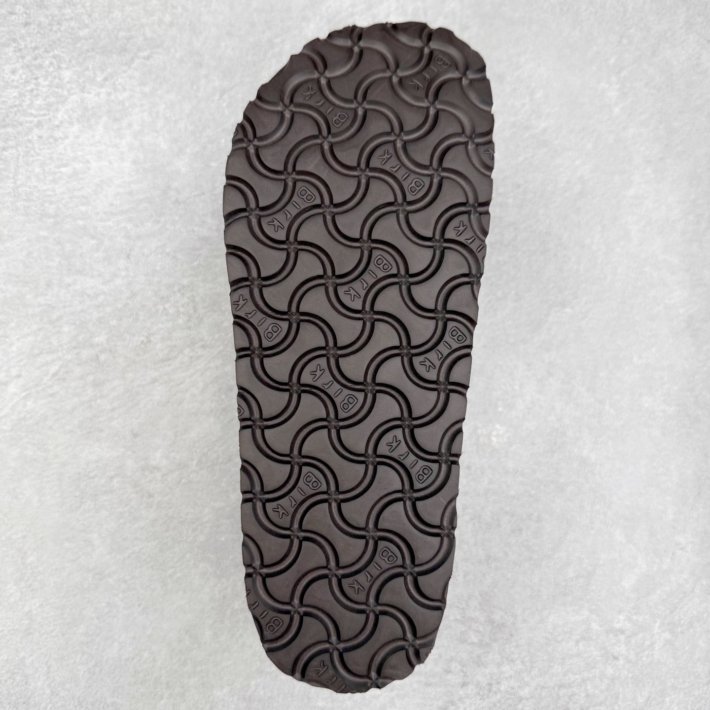 图片[9]-＃GD广顶 Birkenstock Boston VL 勃肯绒面金属针扣软木底包头凉鞋 牛皮绒面革质地柔软 搭配可调节鞋扣提升穿着舒适度 人体工学设计分散脚部压力 保护脚踝 软木乳胶鞋床具有一定的收缩性 长时间穿着后能贴合脚型 EVA鞋底回弹性和抗张性力高 具有良好的防震、缓冲性 四季皆宜 柔软的鞋床采用额外的泡沫缓冲层 提供额外的舒适感和全天支撑 全网独家首发 源于德国的严谨工艺 牛巴戎面 中层松木 EVA 三层组合大底 优质牛皮面料五金扣 出口订单 尺码：35-45-选品中心