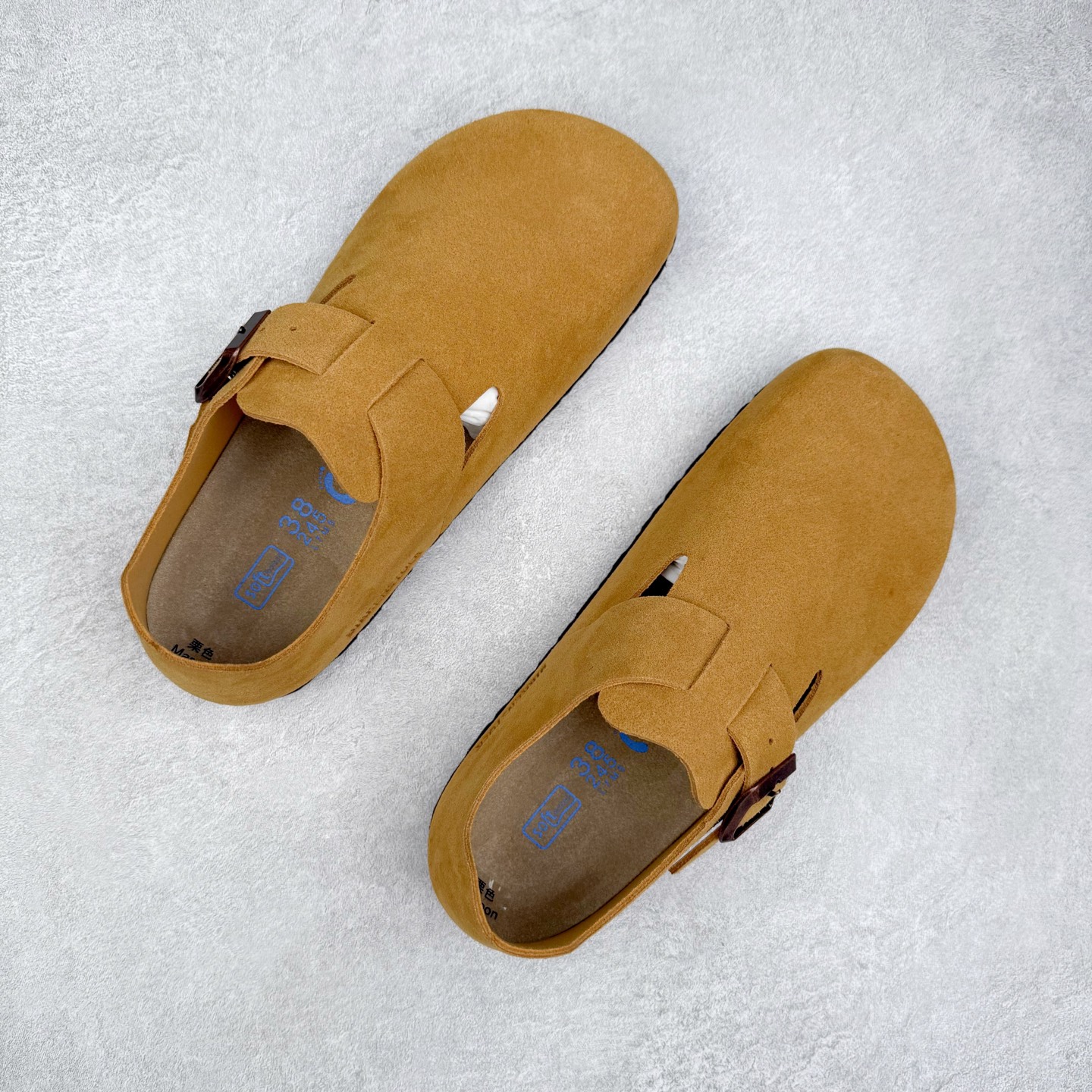 图片[3]-＃GD广顶 Birkenstock Boston VL 勃肯绒面金属针扣软木底包头凉鞋 牛皮绒面革质地柔软 搭配可调节鞋扣提升穿着舒适度 人体工学设计分散脚部压力 保护脚踝 软木乳胶鞋床具有一定的收缩性 长时间穿着后能贴合脚型 EVA鞋底回弹性和抗张性力高 具有良好的防震、缓冲性 四季皆宜 柔软的鞋床采用额外的泡沫缓冲层 提供额外的舒适感和全天支撑 全网独家首发 源于德国的严谨工艺 牛巴戎面 中层松木 EVA 三层组合大底 优质牛皮面料五金扣 出口订单 尺码：35-45-选品中心