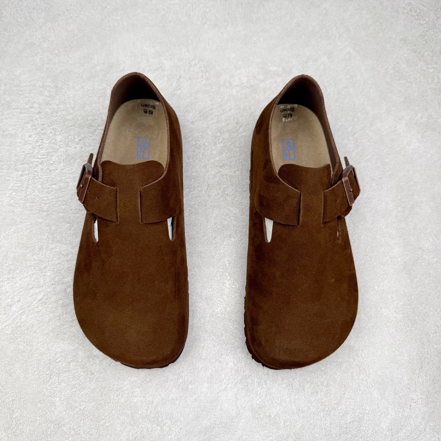 图片[2]-＃GD广顶 Birkenstock Boston VL 勃肯绒面金属针扣软木底包头凉鞋 牛皮绒面革质地柔软 搭配可调节鞋扣提升穿着舒适度 人体工学设计分散脚部压力 保护脚踝 软木乳胶鞋床具有一定的收缩性 长时间穿着后能贴合脚型 EVA鞋底回弹性和抗张性力高 具有良好的防震、缓冲性 四季皆宜 柔软的鞋床采用额外的泡沫缓冲层 提供额外的舒适感和全天支撑 全网独家首发 源于德国的严谨工艺 牛巴戎面 中层松木 EVA 三层组合大底 优质牛皮面料五金扣 出口订单 尺码：35-45-选品中心