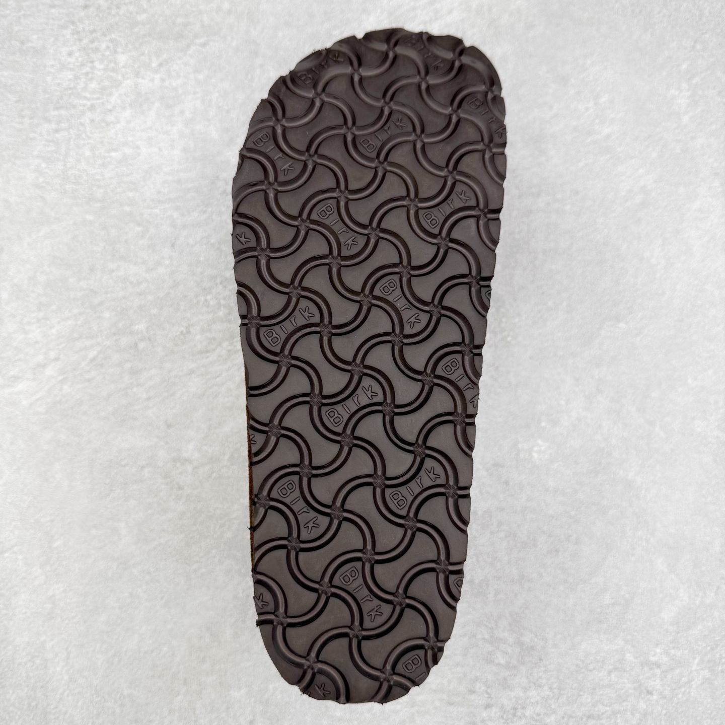 图片[9]-＃GD广顶 Birkenstock Boston VL 勃肯绒面金属针扣软木底包头凉鞋 牛皮绒面革质地柔软 搭配可调节鞋扣提升穿着舒适度 人体工学设计分散脚部压力 保护脚踝 软木乳胶鞋床具有一定的收缩性 长时间穿着后能贴合脚型 EVA鞋底回弹性和抗张性力高 具有良好的防震、缓冲性 四季皆宜 柔软的鞋床采用额外的泡沫缓冲层 提供额外的舒适感和全天支撑 全网独家首发 源于德国的严谨工艺 牛巴戎面 中层松木 EVA 三层组合大底 优质牛皮面料五金扣 出口订单 尺码：35-45-选品中心