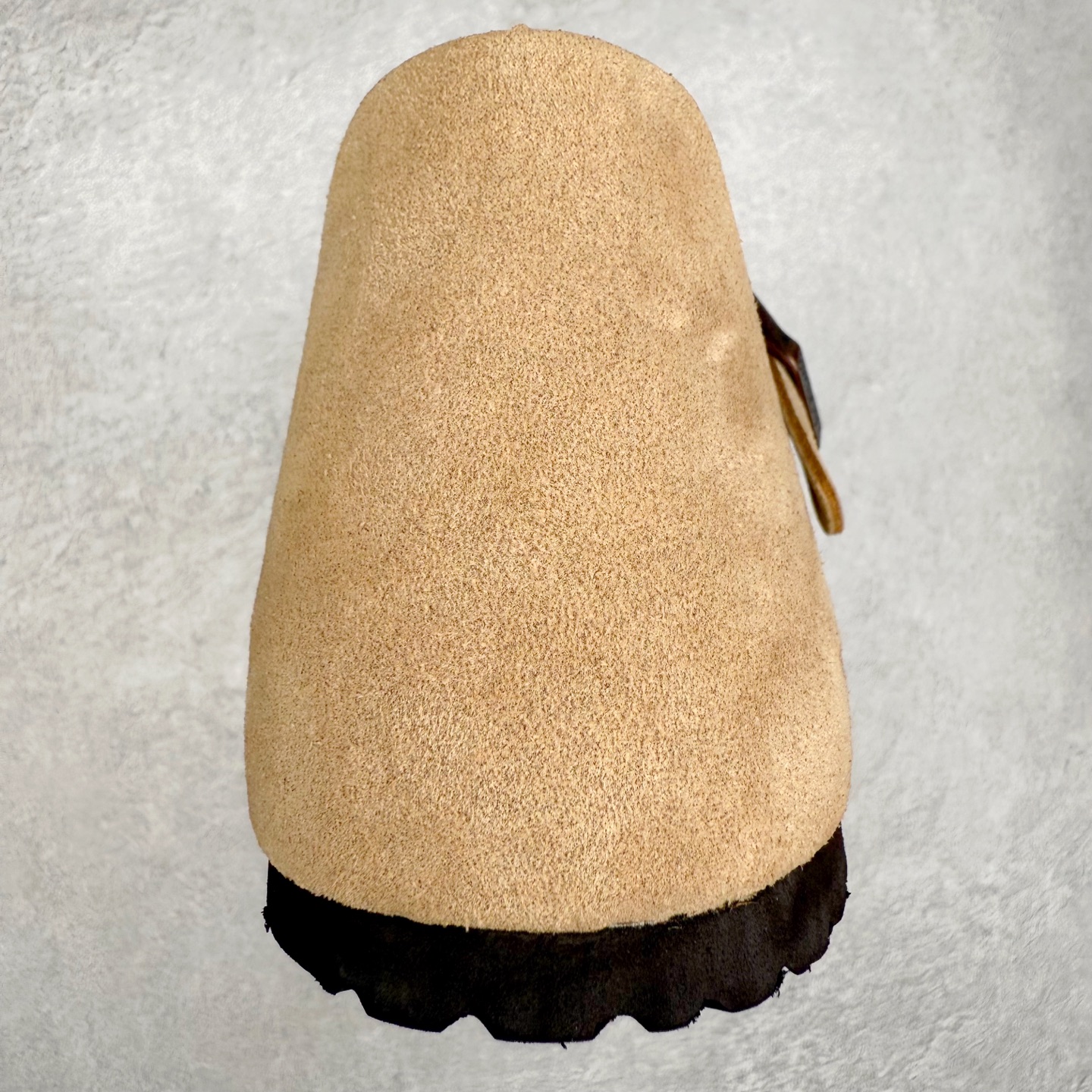 图片[8]-＃GD广顶 Birkenstock Boston VL 勃肯绒面金属针扣软木底包头凉鞋 牛皮绒面革质地柔软 搭配可调节鞋扣提升穿着舒适度 人体工学设计分散脚部压力 保护脚踝 软木乳胶鞋床具有一定的收缩性 长时间穿着后能贴合脚型 EVA鞋底回弹性和抗张性力高 具有良好的防震、缓冲性 四季皆宜 柔软的鞋床采用额外的泡沫缓冲层 提供额外的舒适感和全天支撑 全网独家首发 源于德国的严谨工艺 牛巴戎面 中层松木 EVA 三层组合大底 优质牛皮面料五金扣 出口订单 尺码：35-45-选品中心