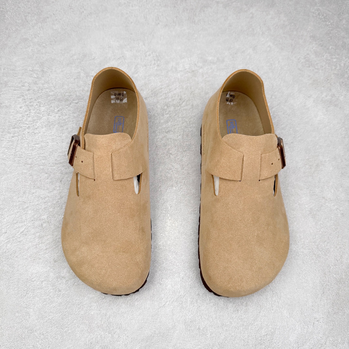 图片[2]-＃GD广顶 Birkenstock Boston VL 勃肯绒面金属针扣软木底包头凉鞋 牛皮绒面革质地柔软 搭配可调节鞋扣提升穿着舒适度 人体工学设计分散脚部压力 保护脚踝 软木乳胶鞋床具有一定的收缩性 长时间穿着后能贴合脚型 EVA鞋底回弹性和抗张性力高 具有良好的防震、缓冲性 四季皆宜 柔软的鞋床采用额外的泡沫缓冲层 提供额外的舒适感和全天支撑 全网独家首发 源于德国的严谨工艺 牛巴戎面 中层松木 EVA 三层组合大底 优质牛皮面料五金扣 出口订单 尺码：35-45-选品中心