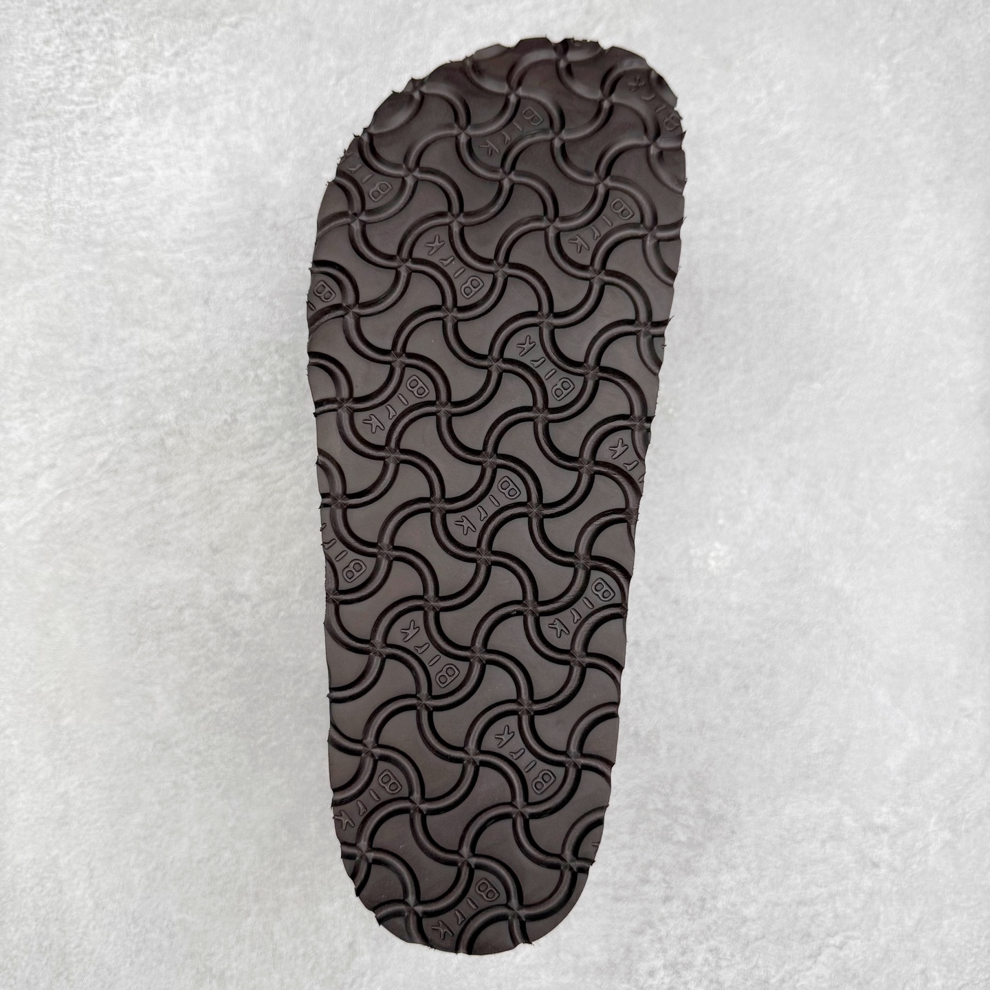 图片[9]-＃GD广顶 Birkenstock Boston VL 勃肯绒面金属针扣软木底包头凉鞋 牛皮绒面革质地柔软 搭配可调节鞋扣提升穿着舒适度 人体工学设计分散脚部压力 保护脚踝 软木乳胶鞋床具有一定的收缩性 长时间穿着后能贴合脚型 EVA鞋底回弹性和抗张性力高 具有良好的防震、缓冲性 四季皆宜 柔软的鞋床采用额外的泡沫缓冲层 提供额外的舒适感和全天支撑 全网独家首发 源于德国的严谨工艺 牛巴戎面 中层松木 EVA 三层组合大底 优质牛皮面料五金扣 出口订单 尺码：35-45-选品中心