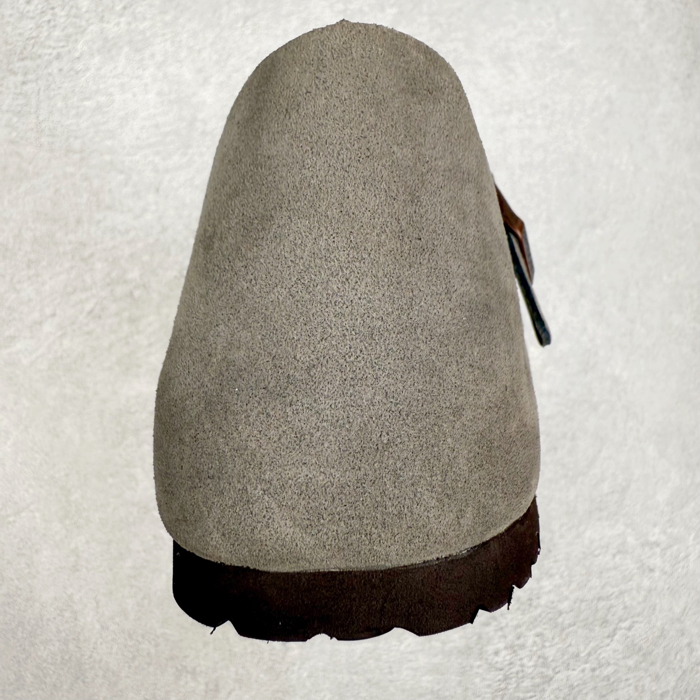 图片[8]-＃GD广顶 Birkenstock Boston VL 勃肯绒面金属针扣软木底包头凉鞋 牛皮绒面革质地柔软 搭配可调节鞋扣提升穿着舒适度 人体工学设计分散脚部压力 保护脚踝 软木乳胶鞋床具有一定的收缩性 长时间穿着后能贴合脚型 EVA鞋底回弹性和抗张性力高 具有良好的防震、缓冲性 四季皆宜 柔软的鞋床采用额外的泡沫缓冲层 提供额外的舒适感和全天支撑 全网独家首发 源于德国的严谨工艺 牛巴戎面 中层松木 EVA 三层组合大底 优质牛皮面料五金扣 出口订单 尺码：35-45-选品中心