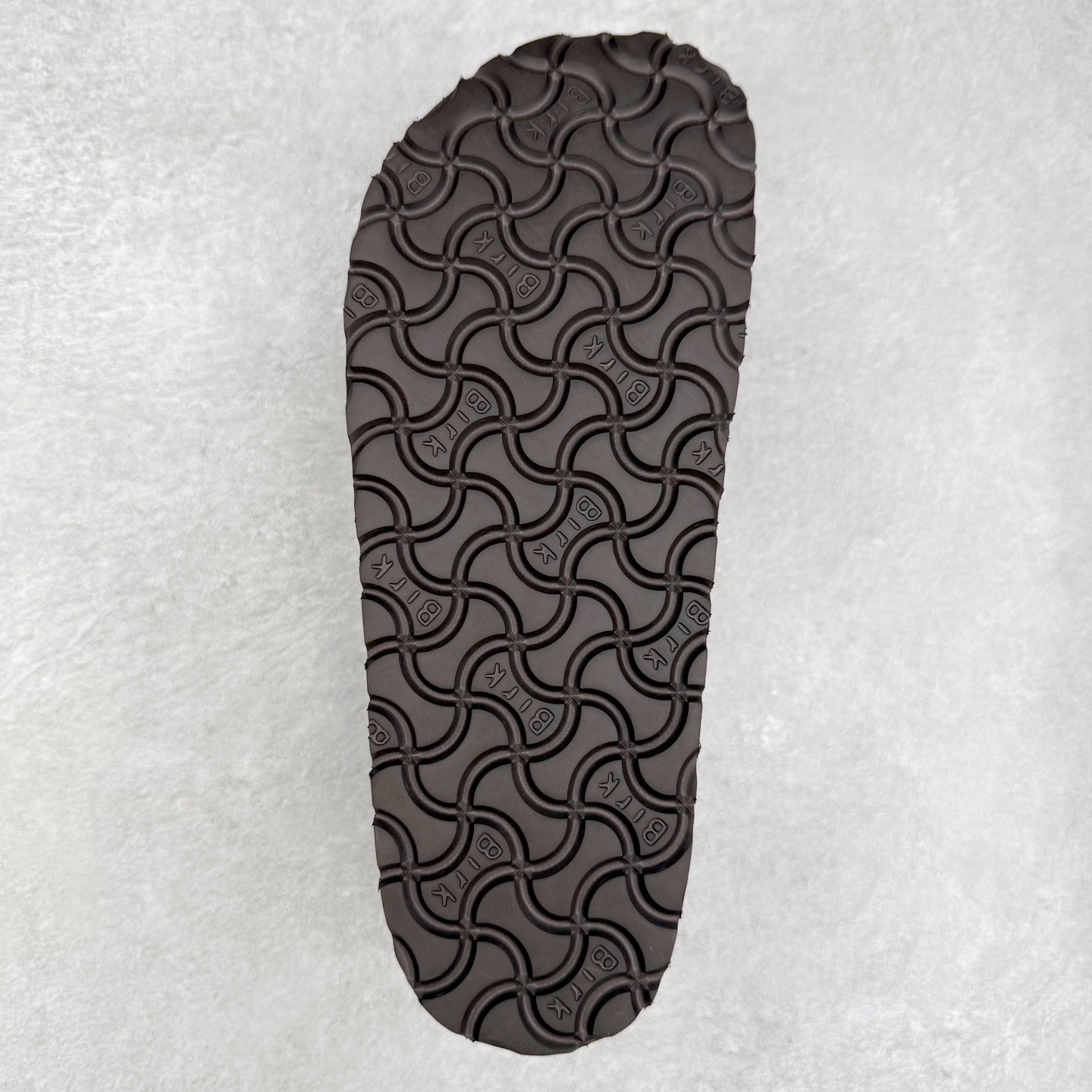 图片[9]-＃GD广顶 Birkenstock Boston VL 勃肯绒面金属针扣软木底包头凉鞋 牛皮绒面革质地柔软 搭配可调节鞋扣提升穿着舒适度 人体工学设计分散脚部压力 保护脚踝 软木乳胶鞋床具有一定的收缩性 长时间穿着后能贴合脚型 EVA鞋底回弹性和抗张性力高 具有良好的防震、缓冲性 四季皆宜 柔软的鞋床采用额外的泡沫缓冲层 提供额外的舒适感和全天支撑 全网独家首发 源于德国的严谨工艺 牛巴戎面 中层松木 EVA 三层组合大底 优质牛皮面料五金扣 出口订单 尺码：35-45-选品中心