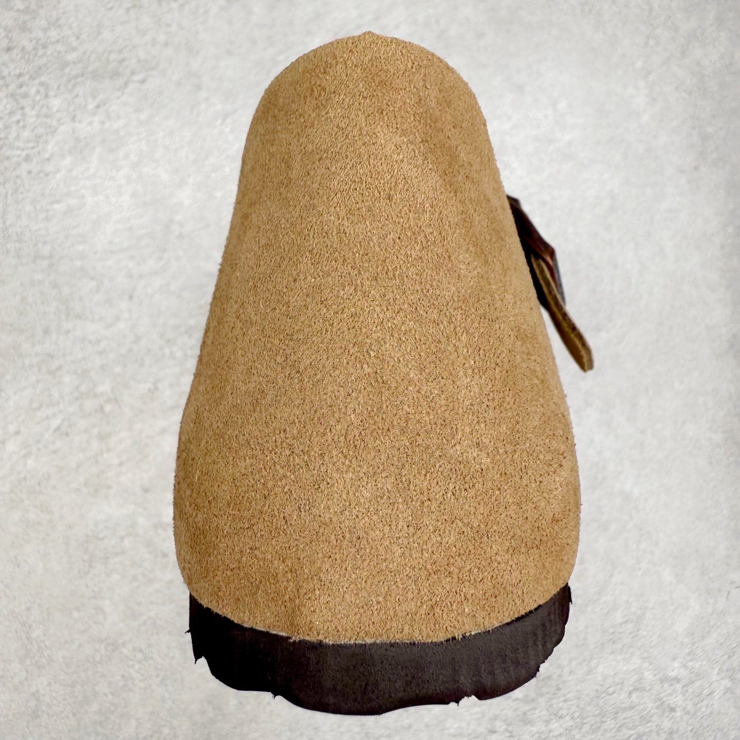 图片[8]-＃GD广顶 Birkenstock Boston VL 勃肯绒面金属针扣软木底包头凉鞋 牛皮绒面革质地柔软 搭配可调节鞋扣提升穿着舒适度 人体工学设计分散脚部压力 保护脚踝 软木乳胶鞋床具有一定的收缩性 长时间穿着后能贴合脚型 EVA鞋底回弹性和抗张性力高 具有良好的防震、缓冲性 四季皆宜 柔软的鞋床采用额外的泡沫缓冲层 提供额外的舒适感和全天支撑 全网独家首发 源于德国的严谨工艺 牛巴戎面 中层松木 EVA 三层组合大底 优质牛皮面料五金扣 出口订单 尺码：35-45-选品中心