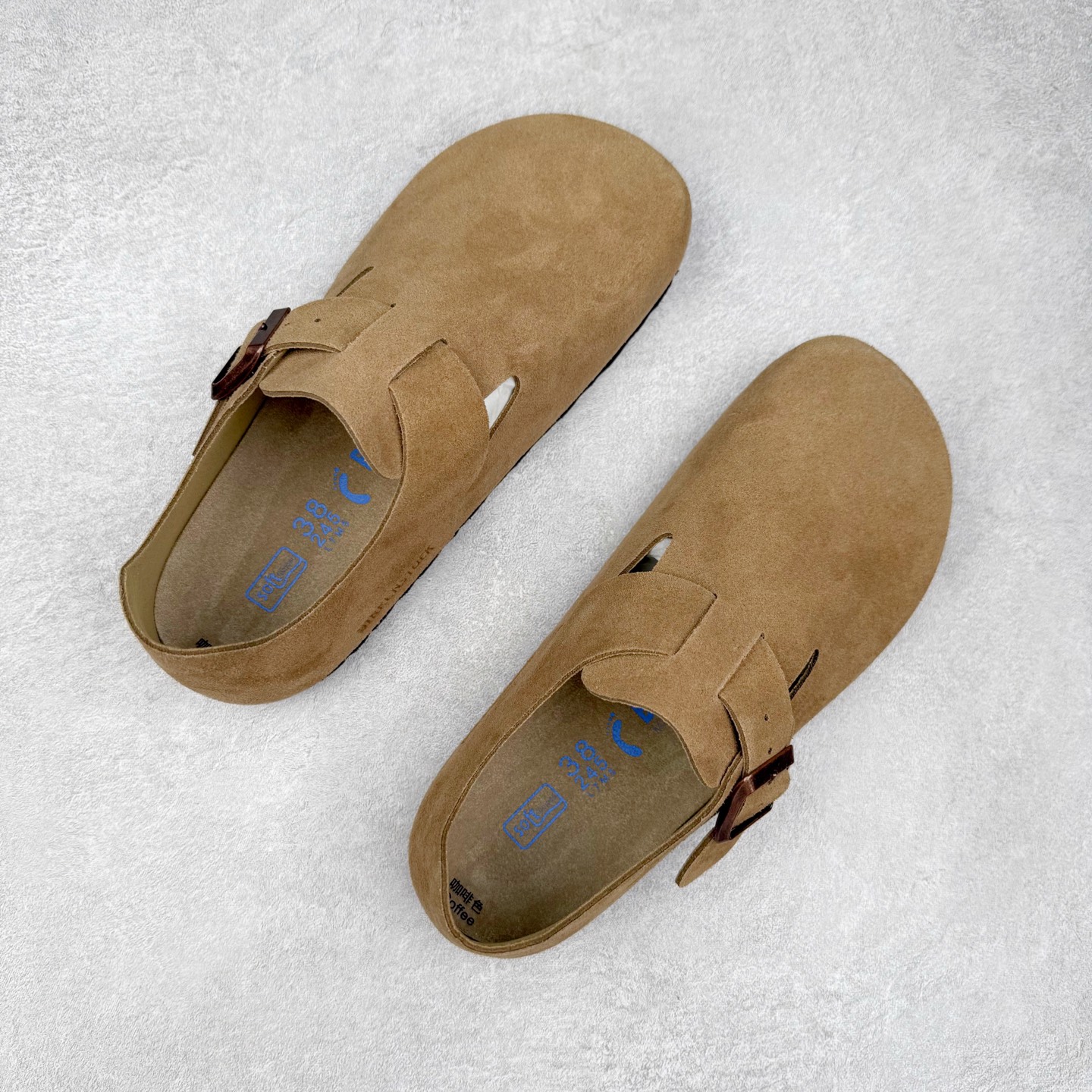 图片[3]-＃GD广顶 Birkenstock Boston VL 勃肯绒面金属针扣软木底包头凉鞋 牛皮绒面革质地柔软 搭配可调节鞋扣提升穿着舒适度 人体工学设计分散脚部压力 保护脚踝 软木乳胶鞋床具有一定的收缩性 长时间穿着后能贴合脚型 EVA鞋底回弹性和抗张性力高 具有良好的防震、缓冲性 四季皆宜 柔软的鞋床采用额外的泡沫缓冲层 提供额外的舒适感和全天支撑 全网独家首发 源于德国的严谨工艺 牛巴戎面 中层松木 EVA 三层组合大底 优质牛皮面料五金扣 出口订单 尺码：35-45-选品中心