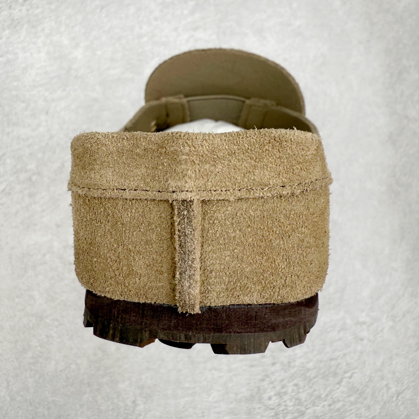 图片[8]-＃GD广顶 Birkenstock Naples 勃肯绒面舒适圆头百搭增高厚底包头拖鞋男女同款 牛皮绒面革质地柔软 搭配可调节鞋扣提升穿着舒适度 人体工学设计分散脚部压力 保护脚踝 软木乳胶鞋床具有一定的收缩性 长时间穿着后能贴合脚型 EVA鞋底回弹性和抗张性力高 具有良好的防震、缓冲性 四季皆宜 柔软的鞋床采用额外的泡沫缓冲层 提供额外的舒适感和全天支撑 全网独家首发 源于德国的严谨工艺 牛巴戎面 中层松木 EVA 三层组合大底 优质牛皮面料五金扣 出口订单 尺码：35-45-选品中心