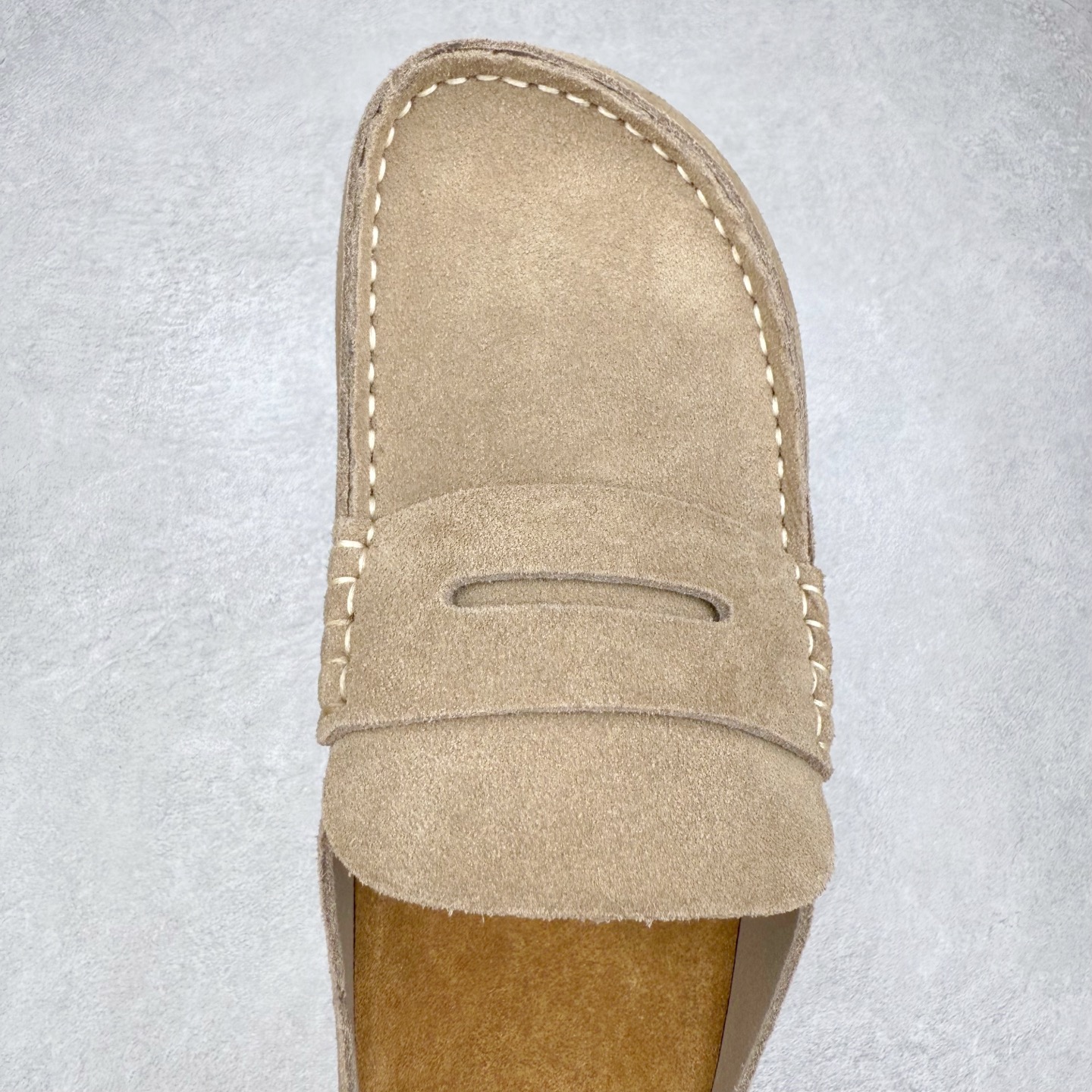 图片[4]-＃GD广顶 Birkenstock Naples 勃肯绒面舒适圆头百搭增高厚底包头拖鞋男女同款 牛皮绒面革质地柔软 搭配可调节鞋扣提升穿着舒适度 人体工学设计分散脚部压力 保护脚踝 软木乳胶鞋床具有一定的收缩性 长时间穿着后能贴合脚型 EVA鞋底回弹性和抗张性力高 具有良好的防震、缓冲性 四季皆宜 柔软的鞋床采用额外的泡沫缓冲层 提供额外的舒适感和全天支撑 全网独家首发 源于德国的严谨工艺 牛巴戎面 中层松木 EVA 三层组合大底 优质牛皮面料五金扣 出口订单 尺码：35-45-选品中心