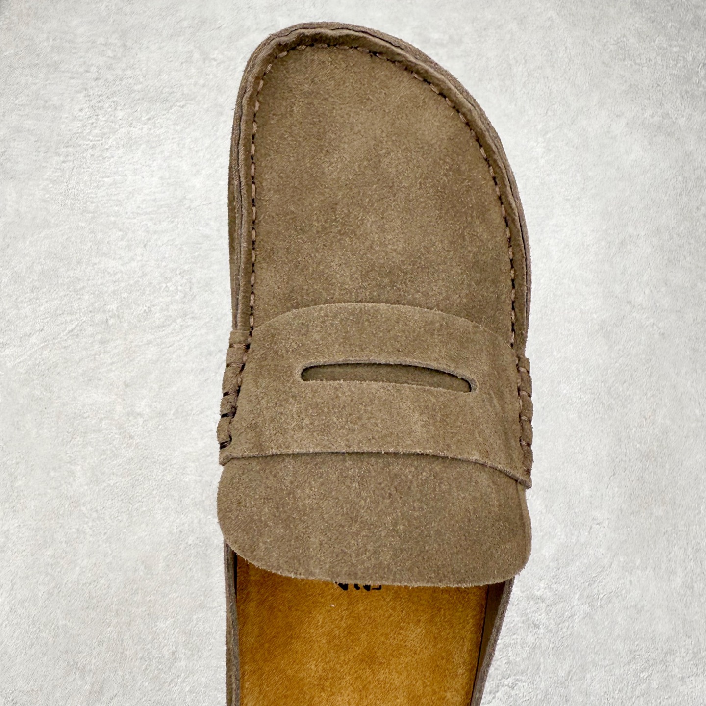 图片[4]-＃GD广顶 Birkenstock Naples 勃肯绒面舒适圆头百搭增高厚底包头拖鞋男女同款 牛皮绒面革质地柔软 搭配可调节鞋扣提升穿着舒适度 人体工学设计分散脚部压力 保护脚踝 软木乳胶鞋床具有一定的收缩性 长时间穿着后能贴合脚型 EVA鞋底回弹性和抗张性力高 具有良好的防震、缓冲性 四季皆宜 柔软的鞋床采用额外的泡沫缓冲层 提供额外的舒适感和全天支撑 全网独家首发 源于德国的严谨工艺 牛巴戎面 中层松木 EVA 三层组合大底 优质牛皮面料五金扣 出口订单 尺码：35-45-选品中心