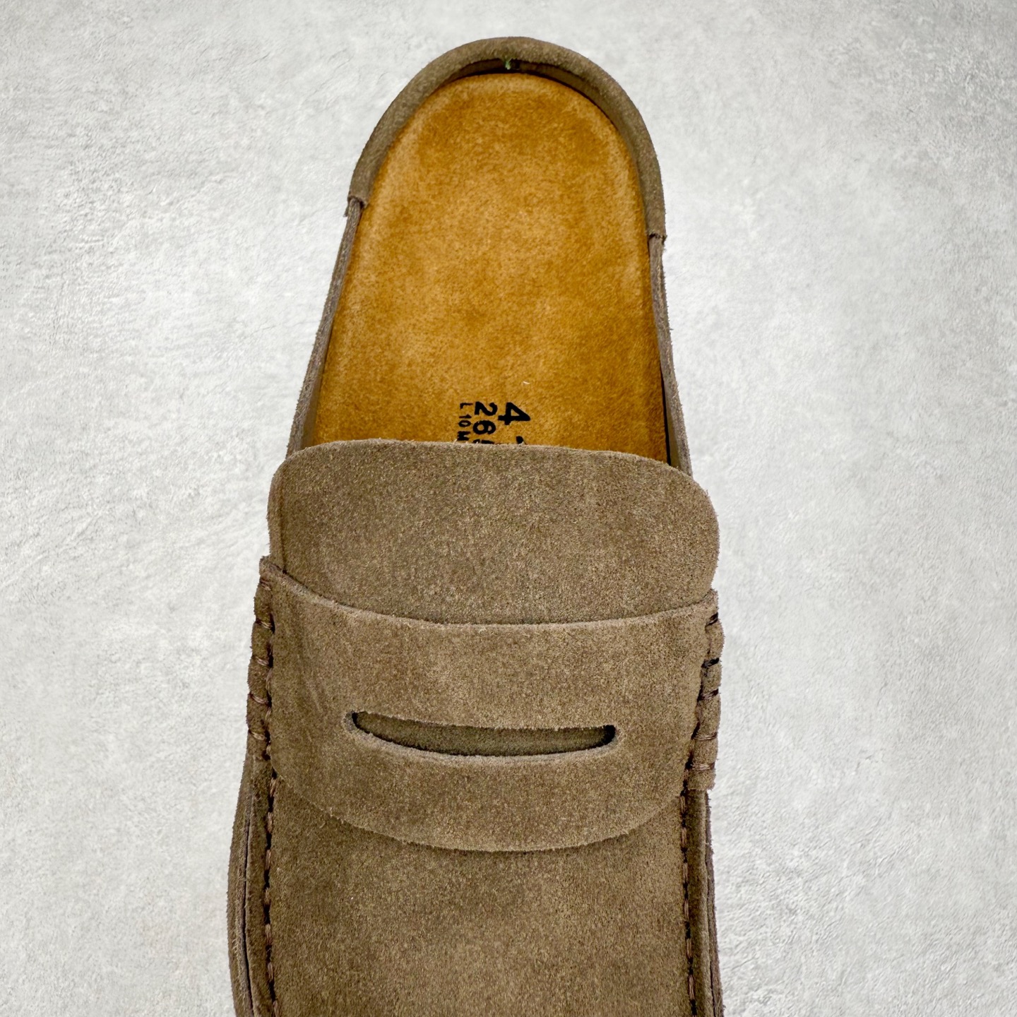图片[5]-＃GD广顶 Birkenstock Naples 勃肯绒面舒适圆头百搭增高厚底包头拖鞋男女同款 牛皮绒面革质地柔软 搭配可调节鞋扣提升穿着舒适度 人体工学设计分散脚部压力 保护脚踝 软木乳胶鞋床具有一定的收缩性 长时间穿着后能贴合脚型 EVA鞋底回弹性和抗张性力高 具有良好的防震、缓冲性 四季皆宜 柔软的鞋床采用额外的泡沫缓冲层 提供额外的舒适感和全天支撑 全网独家首发 源于德国的严谨工艺 牛巴戎面 中层松木 EVA 三层组合大底 优质牛皮面料五金扣 出口订单 尺码：35-45-选品中心