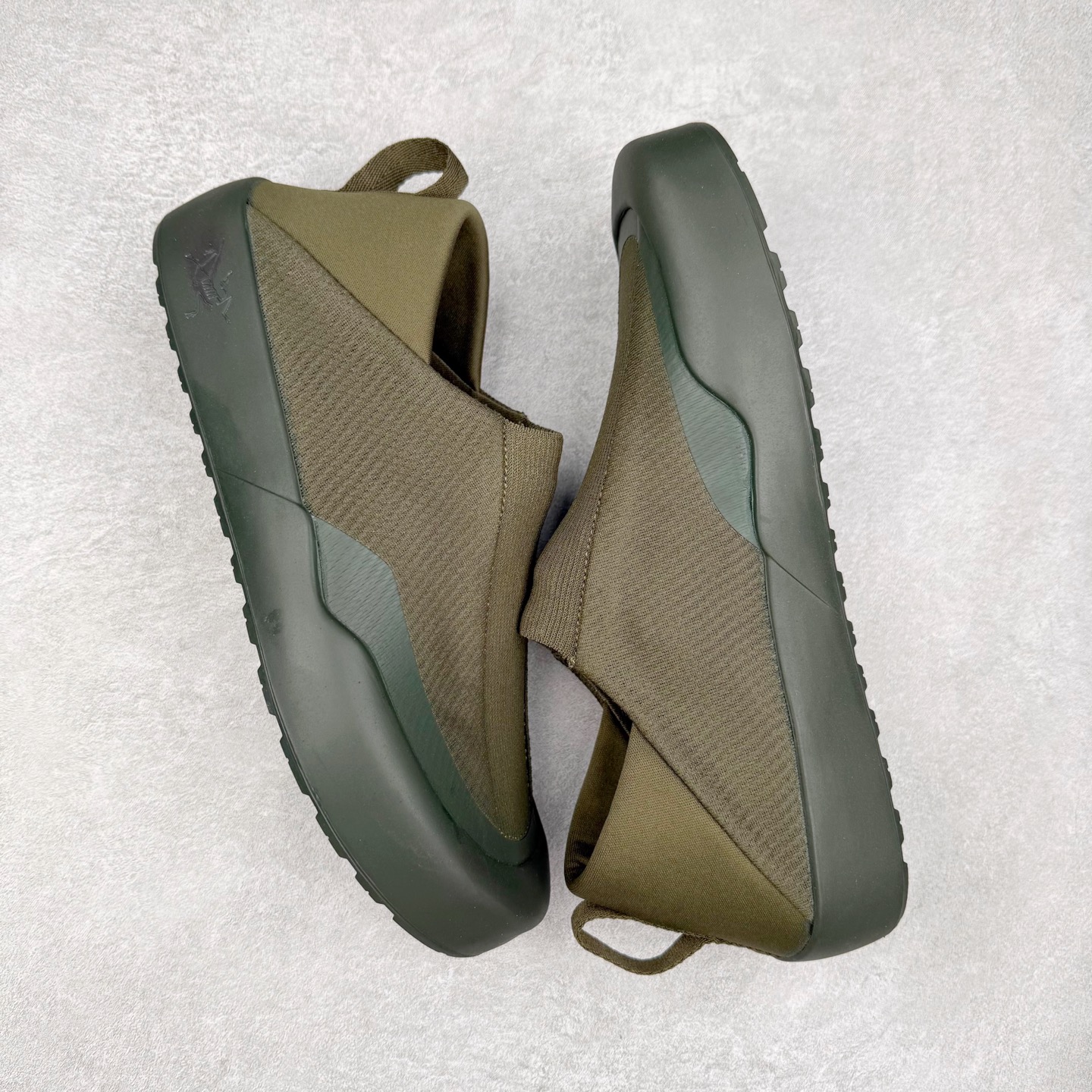 图片[3]-＃HP Arcteryx KRAGG 始祖鸟舒适百搭防滑耐磨低帮一脚蹬生活休闲鞋 Arcteryx中文名始祖鸟 加拿大户外服饰品牌 1989年创立于加拿大温哥华 始祖鸟来自加拿大海岸山脉 植根高山的专业户外品牌 始终秉承对精湛设计和工艺孜孜以求的准则 从1989年创立至今 Arcteryx始终不断在产品设计与做工上不惜工本 以满足始祖鸟的标准 品质、设计以及精简的理念造就了其良好的性能 并能满足严苛环境下的使用需求 尺码：36 37 38 39 40 41 42 43 44 45-选品中心