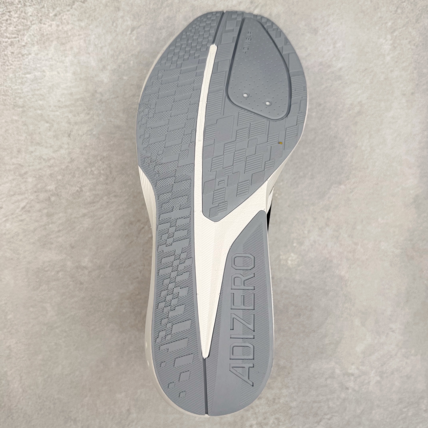 图片[9]-AD Adizero BK 夏季透气网眼竞速跑鞋 JP6529 融合Lightstrike和Lightstrike Pro技术 采用乙烯/乙酸乙烯酯(EVA)材质 打造舒适中底 含ENERGYROD能量碳柱 旨在为步伐添活力 尺码：36 36.5 37 38 38.5 39 40 40.5 41 42 42.5 43 44 44.5 45-选品中心