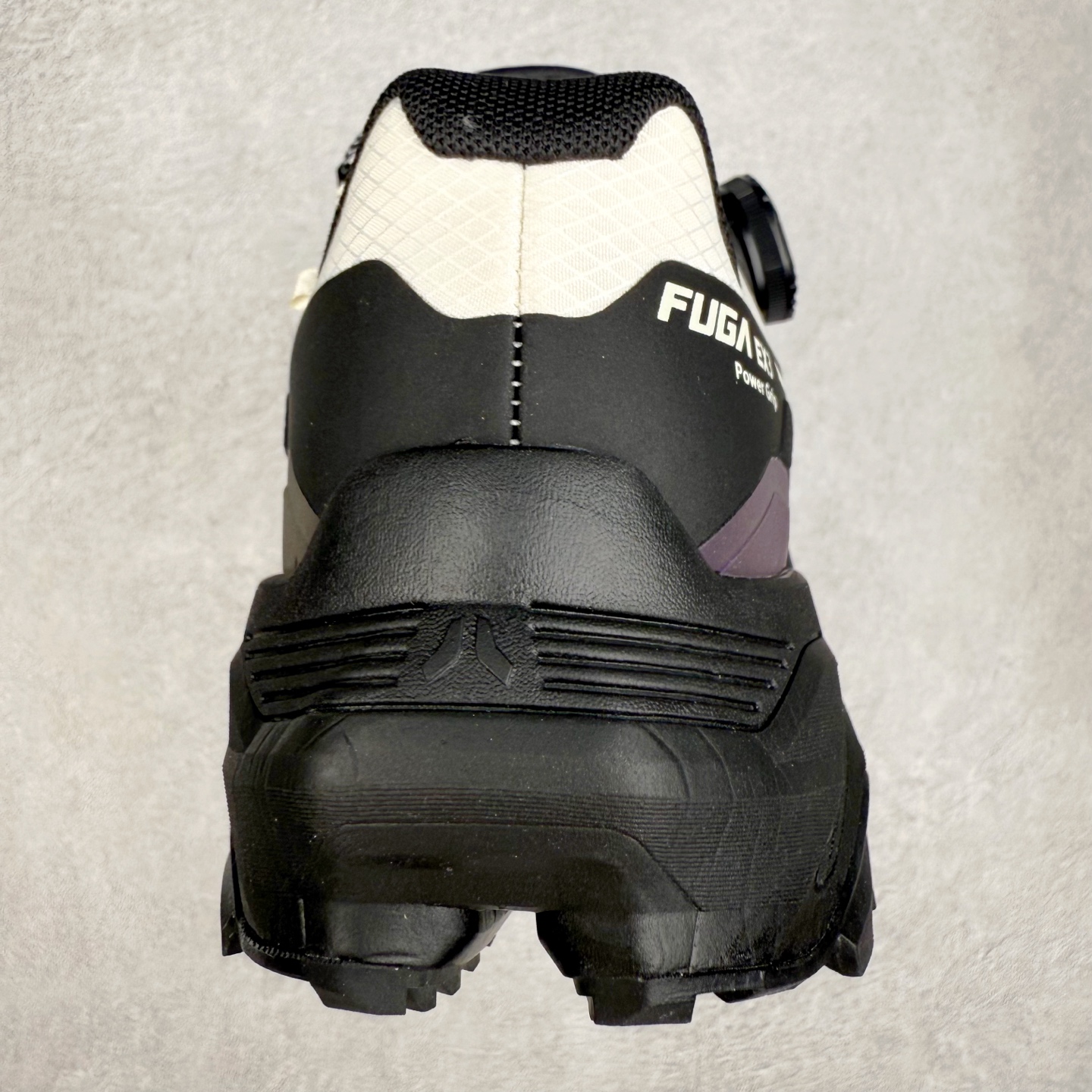 图片[8]-KAILAS FUGA DU BOA 凯乐石 黑山大坡王越野机能跑鞋 这双黑山整体呈现了多样的黑灰银搭配 鞋面主体部分采用网状薄翼材质中底是大坡王最具特色的山形结构 鞋带采用 BOA 旋钮快速穿脱系统 Vibram Megagrip 延续大坡王超强抓地 多重元素组合而成的造型和颜色设计让整双鞋观感丰富而又统一 整双鞋的技术和材料应用使得科技感十足颜色和脚感适合各类场景和场所穿着！ 尺码：36 36.5 37 37.5 38 39 39.5 40 41 41.5 42 42.5 43 44 44.5 45-选品中心